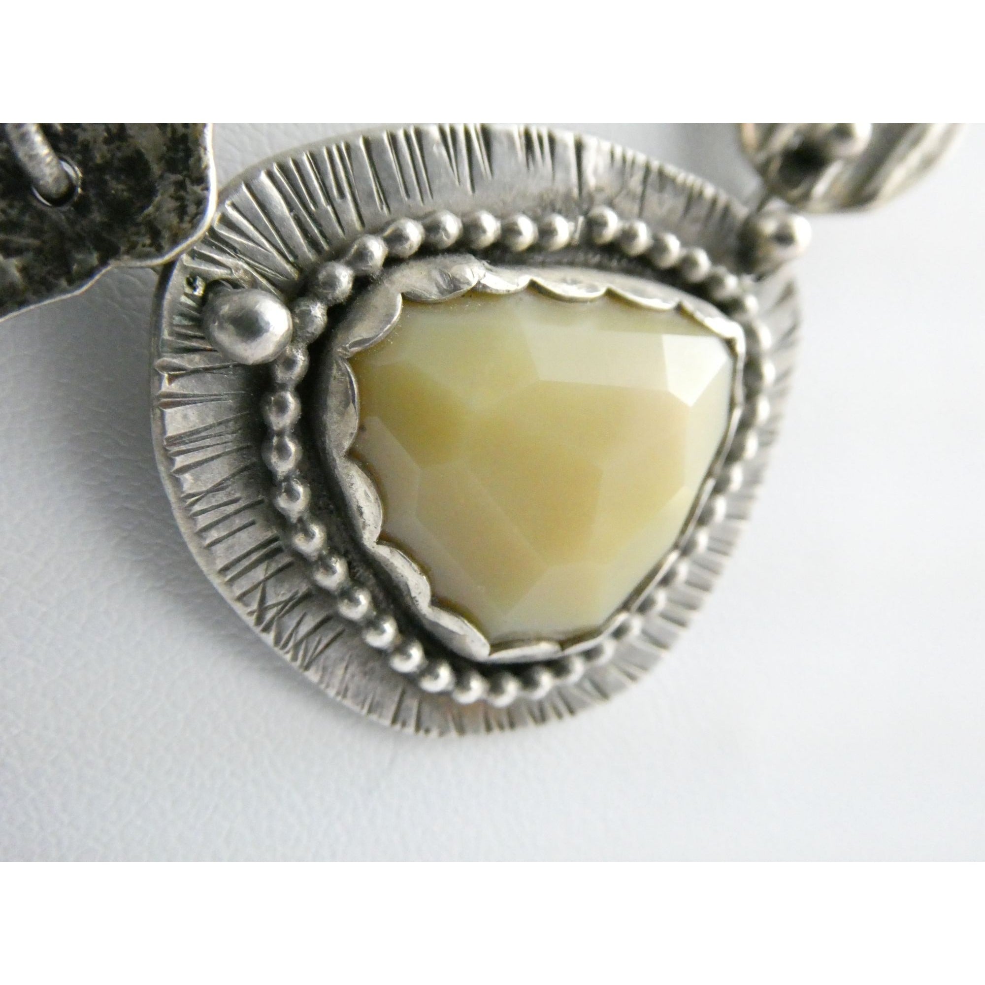 Vintage Artisan Made Sterling Silver Faceted Cream Gem Pendant Necklace 36g 17In