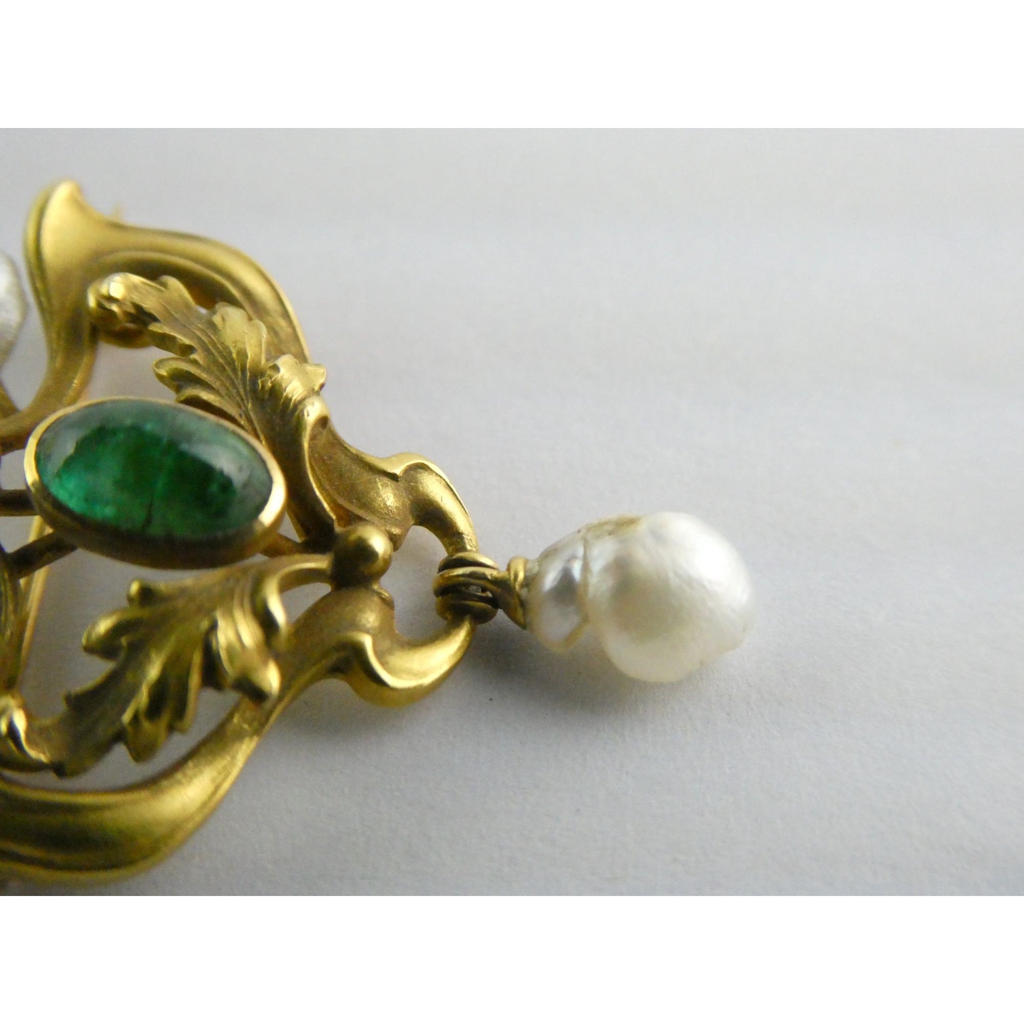 Antique Art Nouveau 14K Gold Emerald Cabochon and Baroque Pearl Pin Brooch 3.4g