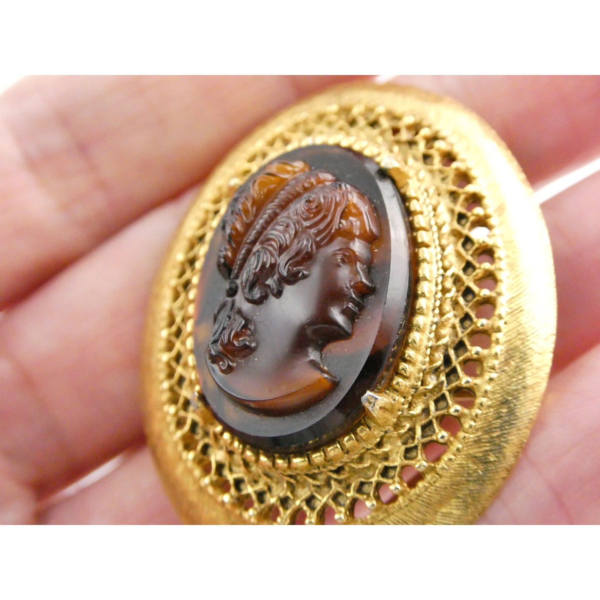 Vintage Florenza Goldtone Metal Faux Shell Cameo Pin Brooch 16.8g 49mm Length