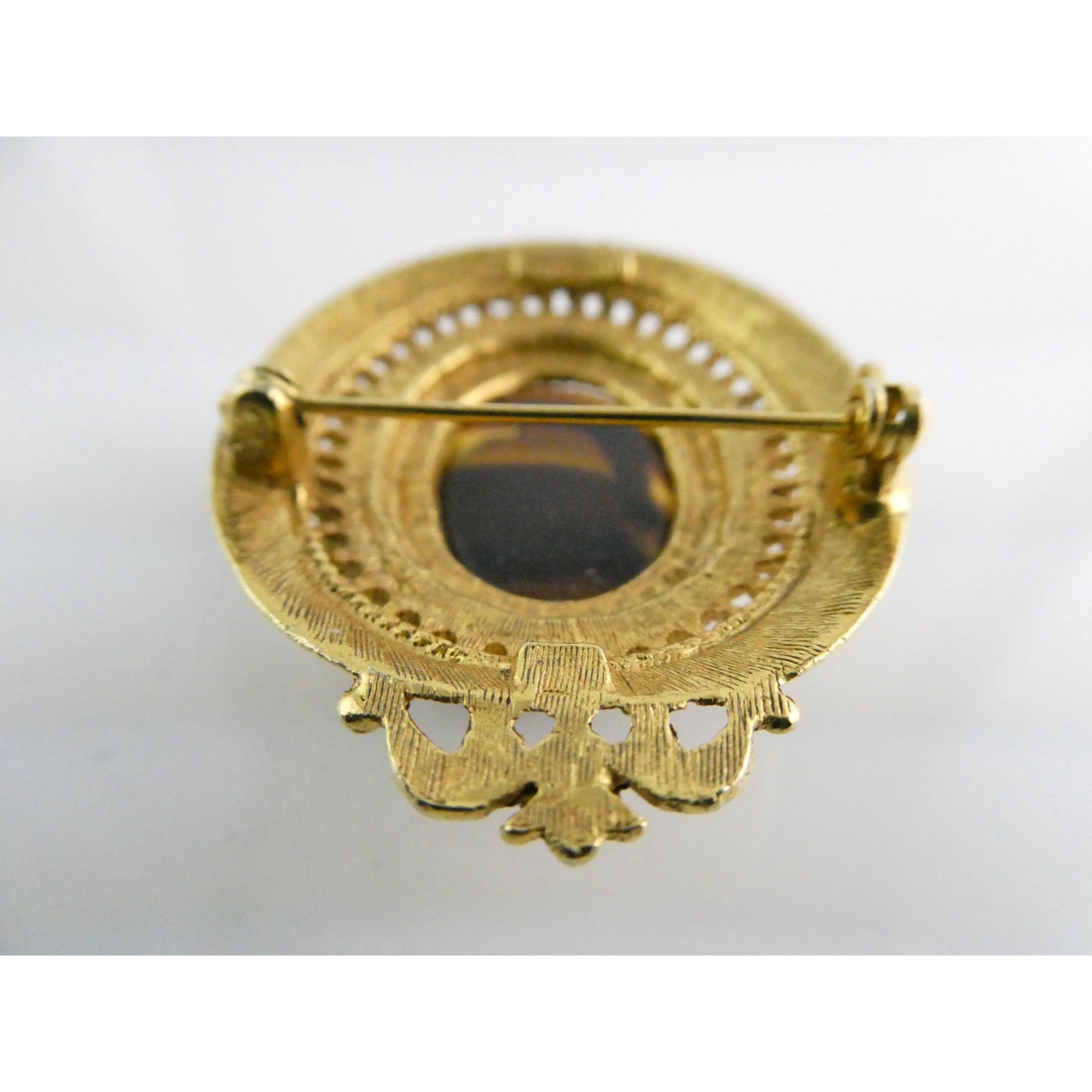 Vintage Florenza Goldtone Metal Faux Shell Cameo Pin Brooch 16.8g 49mm Length