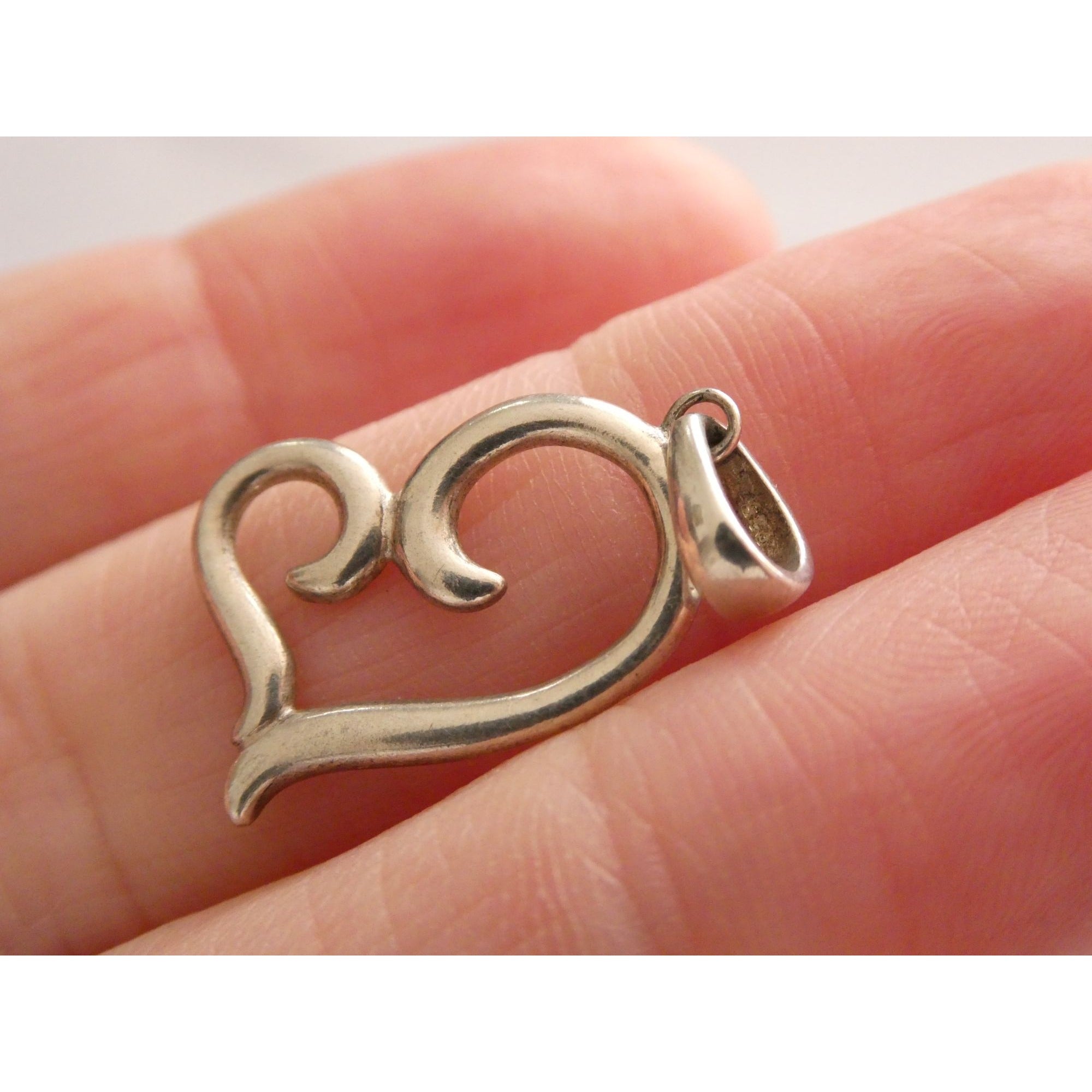 Sterling Silver Curled Heart Openwork Outline Pendant 925 1.7g 25mm Length
