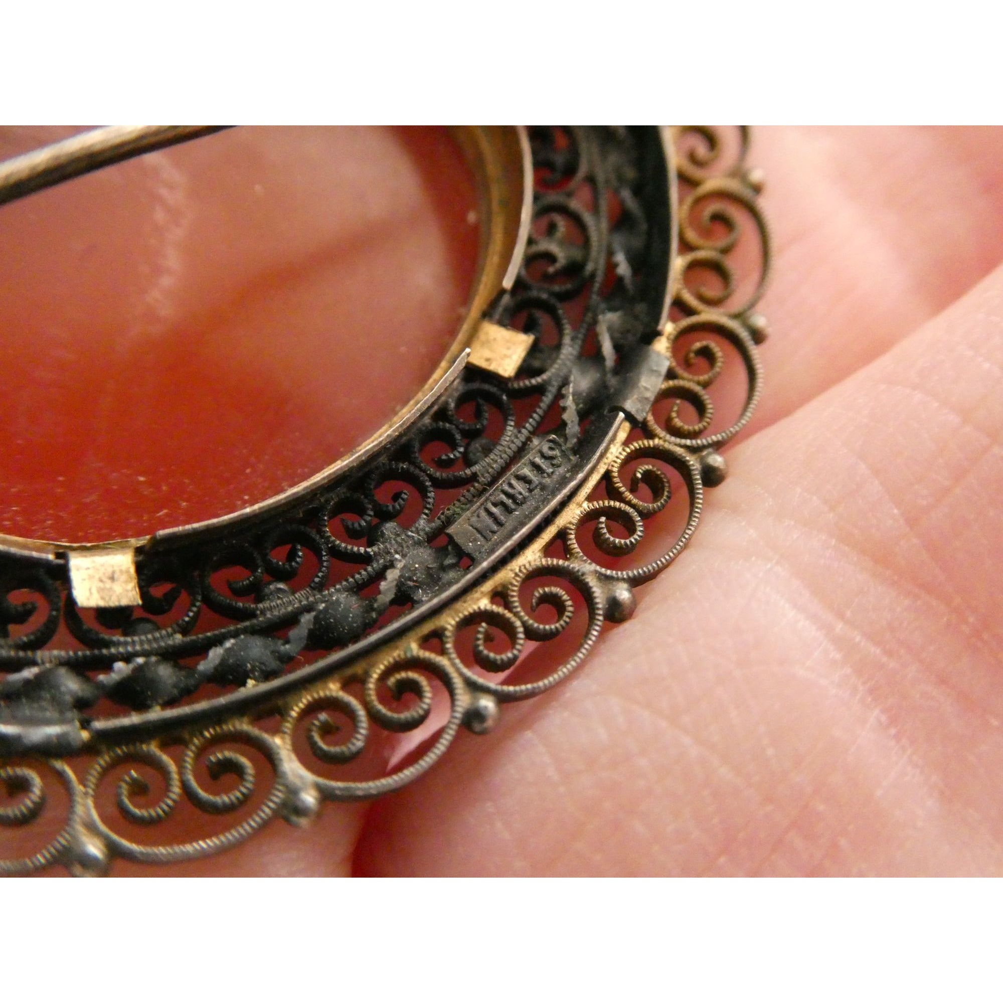 Vintage Italian Partially Gilt Sterling Silver Filigree Carnelian Brooch Pin 10g