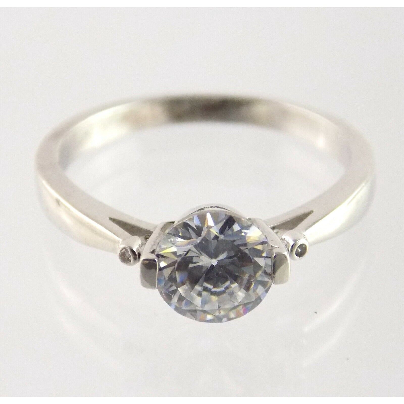Silver Plated White Cubic Zirconia Solitaire Ring Round Cut CZ 2.9g Size 7.75