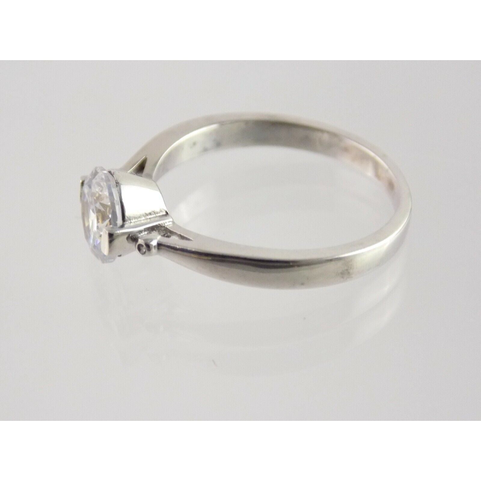 Silver Plated White Cubic Zirconia Solitaire Ring Round Cut CZ 2.9g Size 7.75