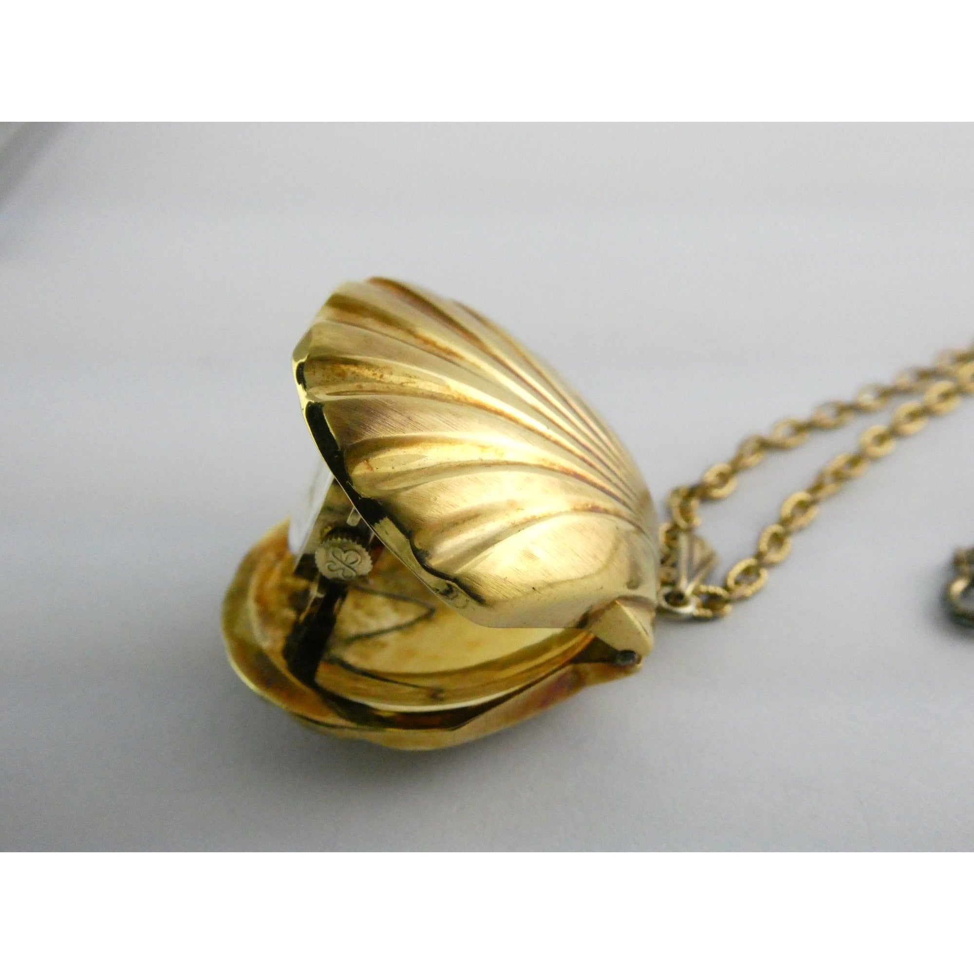 Vintage Ernest Borel Swiss Gold Plated Seashell Watch Pendant Necklace WORKING