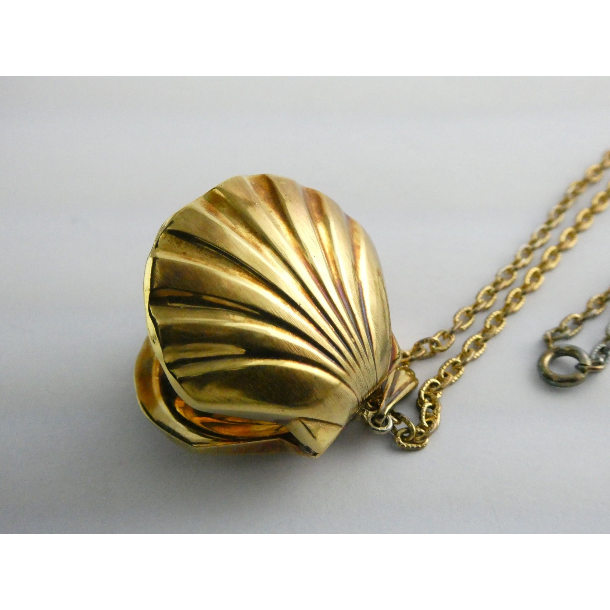 Vintage Ernest Borel Swiss Gold Plated Seashell Watch Pendant Necklace WORKING