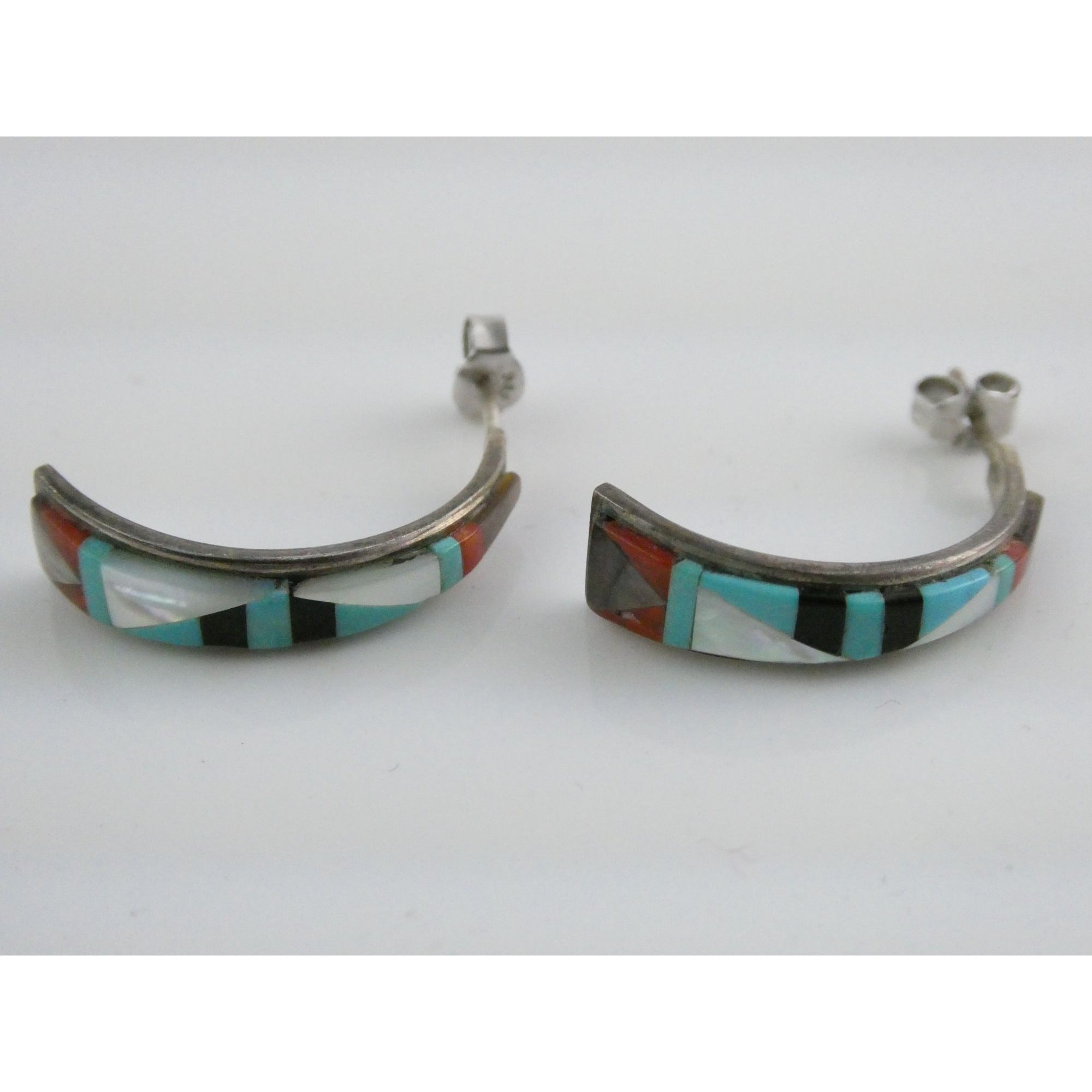 NA Southwestern Unmarked Sterling Silver Gem Inlay Curled Stud Earrings 3g 27mm