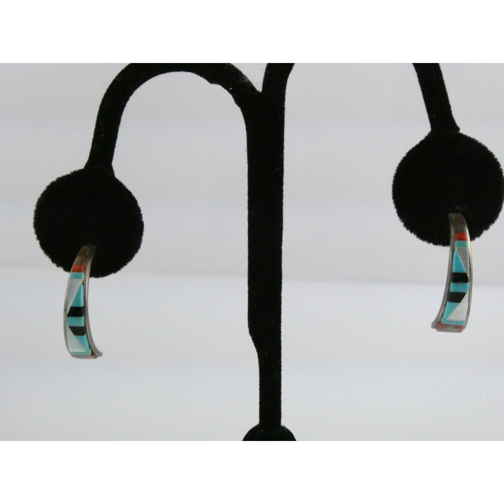 NA Southwestern Unmarked Sterling Silver Gem Inlay Curled Stud Earrings 3g 27mm