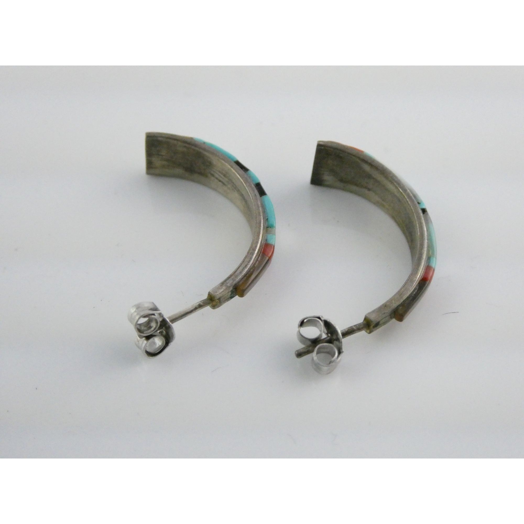 NA Southwestern Unmarked Sterling Silver Gem Inlay Curled Stud Earrings 3g 27mm