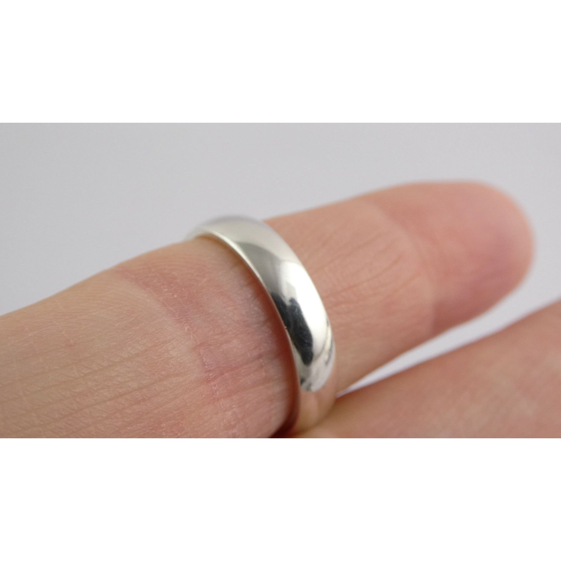 James Avery Sterling Silver Athena Band Ring 925 Size 7.75 Weighs 4g 4mm Thick