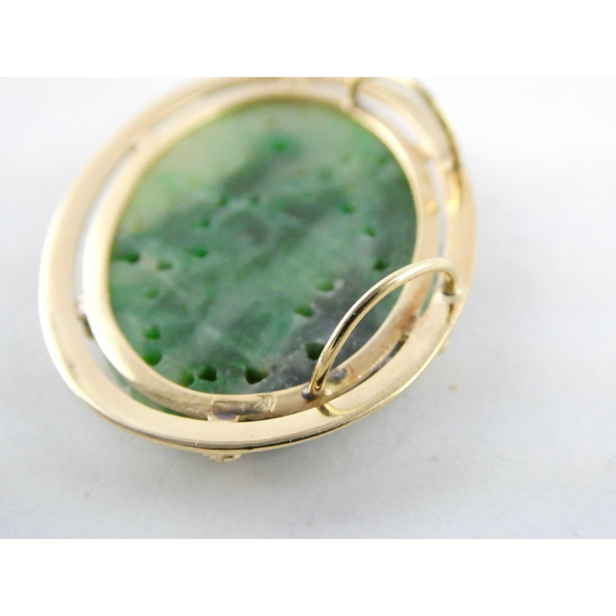 Vintage Chinese 14k Yellow Gold Carved Green Jade Pendant 9g 1.5 Inch Wide