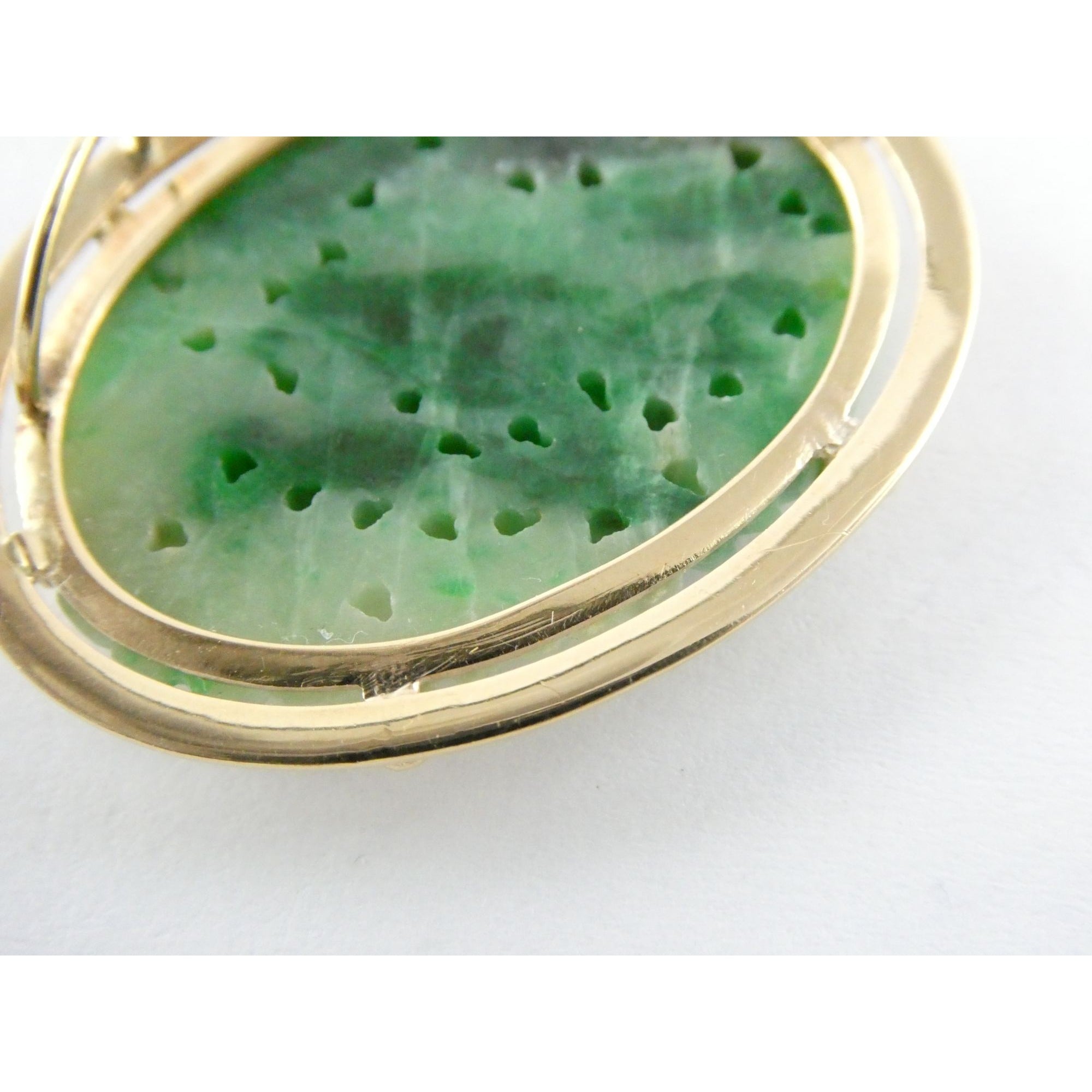 Vintage Chinese 14k Yellow Gold Carved Green Jade Pendant 9g 1.5 Inch Wide