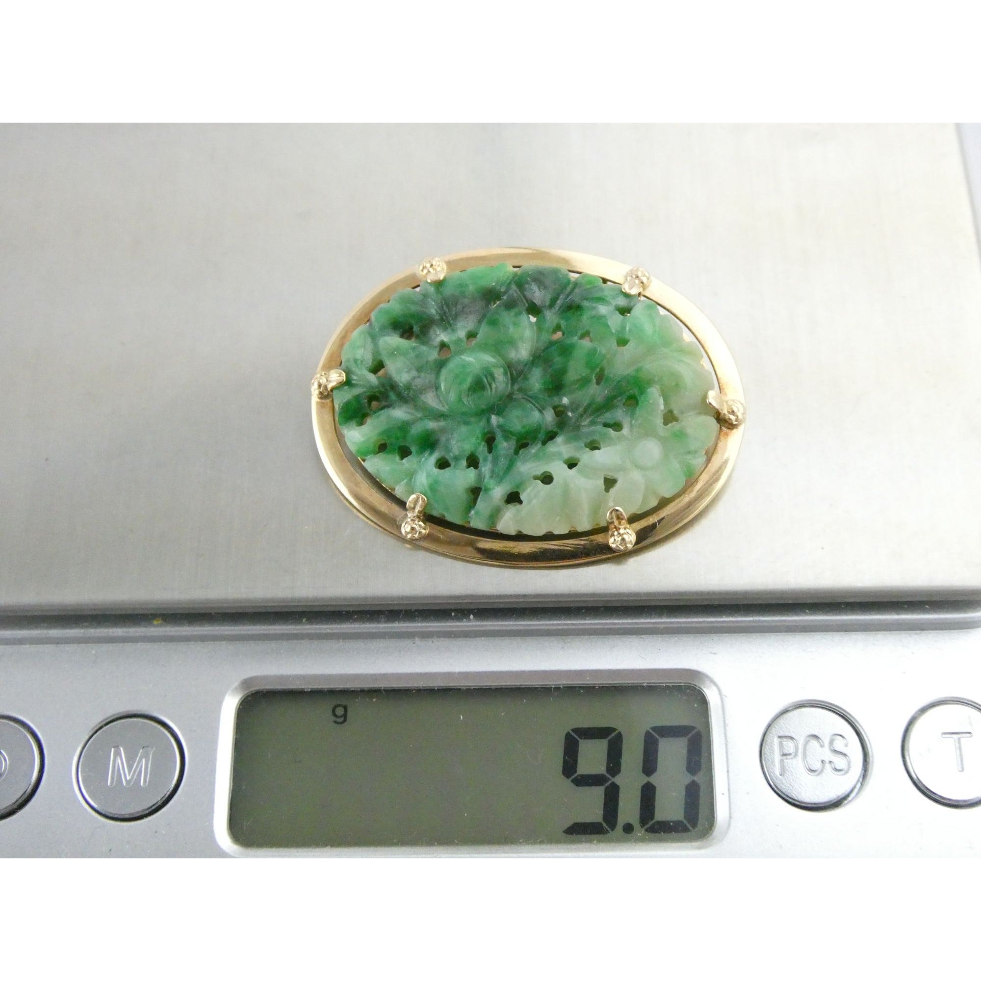 Vintage Chinese 14k Yellow Gold Carved Green Jade Pendant 9g 1.5 Inch Wide