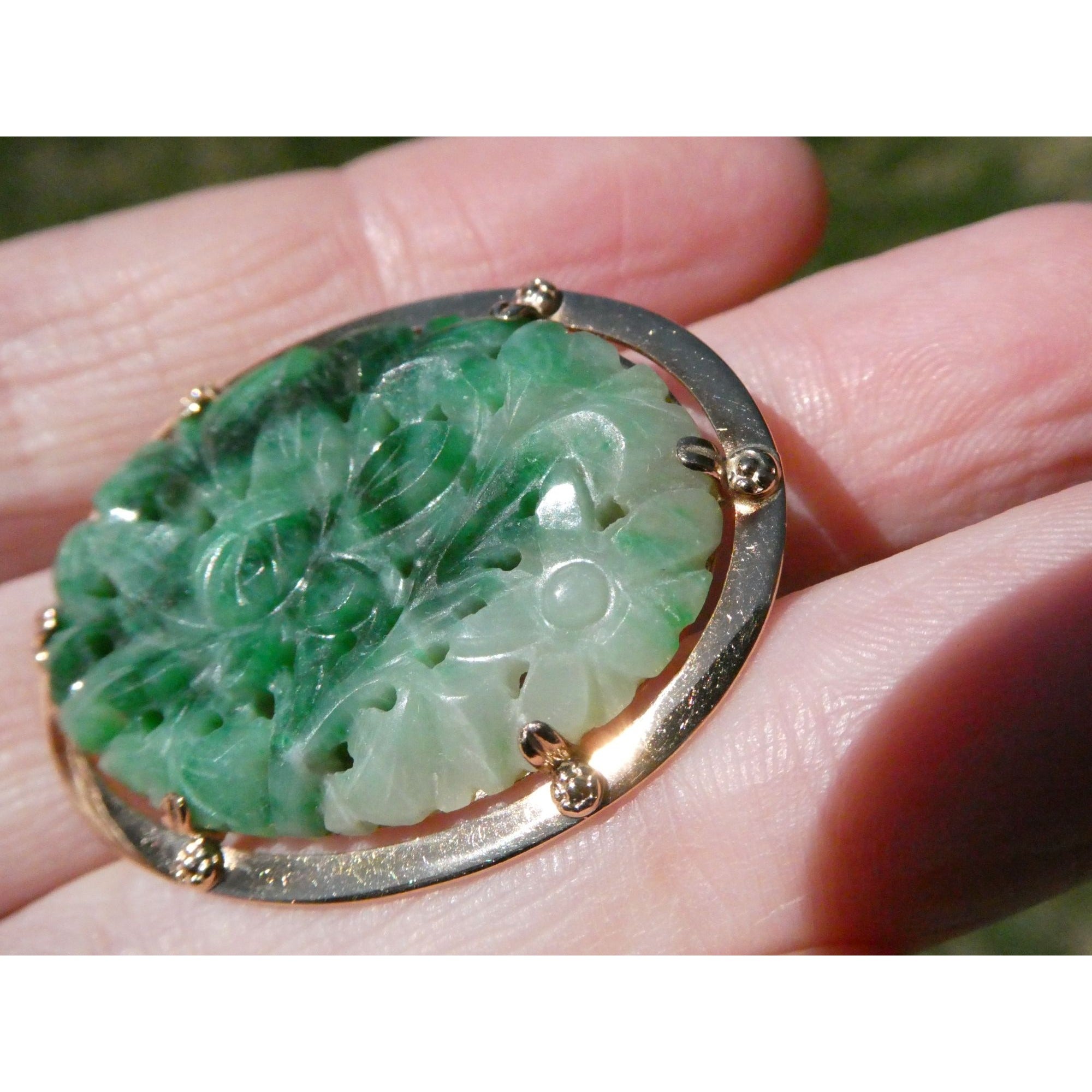 Vintage Chinese 14k Yellow Gold Carved Green Jade Pendant 9g 1.5 Inch Wide