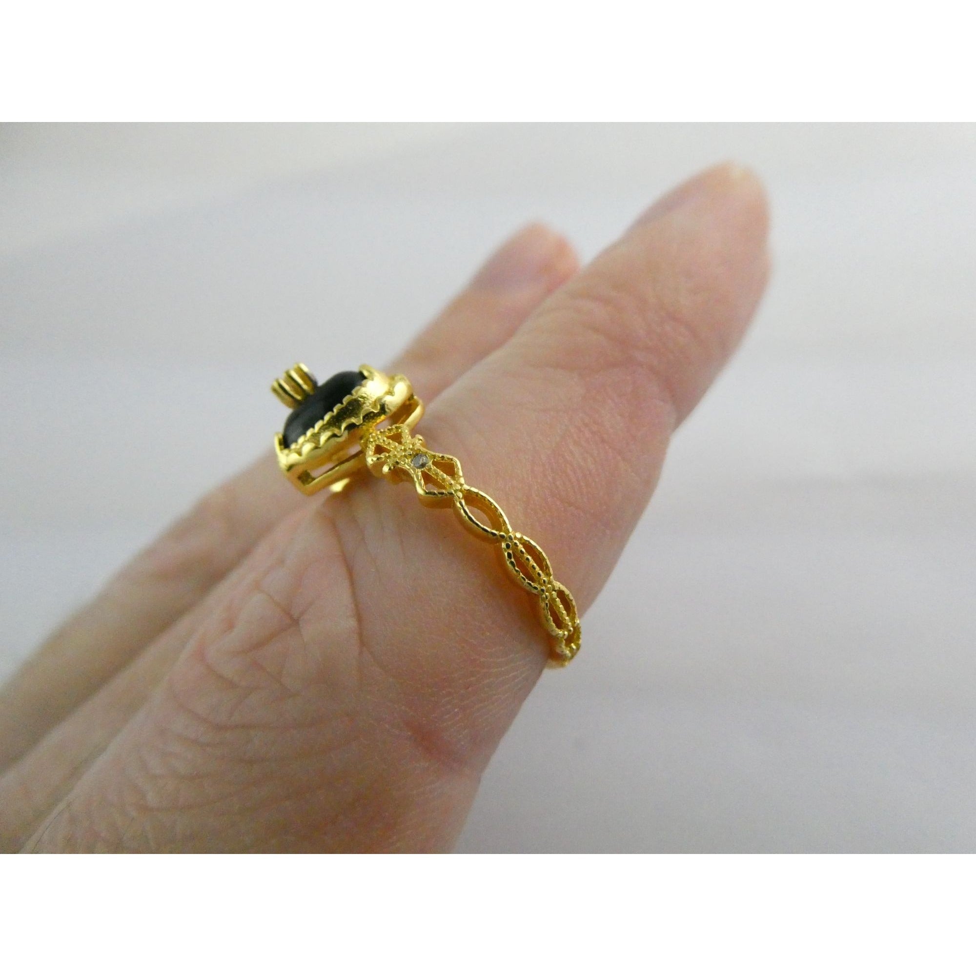 Gilt Sterling Silver Crystal Accent Black Onyx Heart Ring Size 7.75 Weighs 2.2g