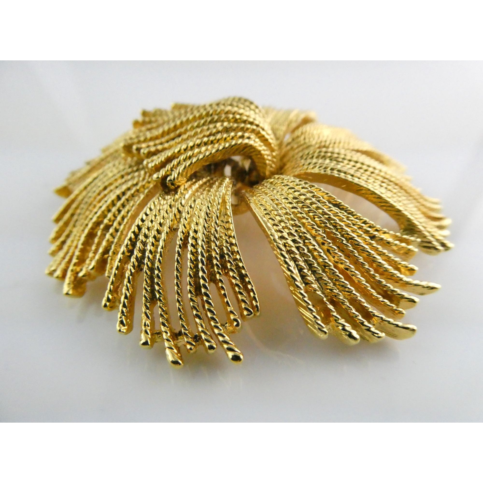 Vintage Monet Cordelia Gold Tone Wiry Round Statement Brooch Pin 38g 65mm Diam