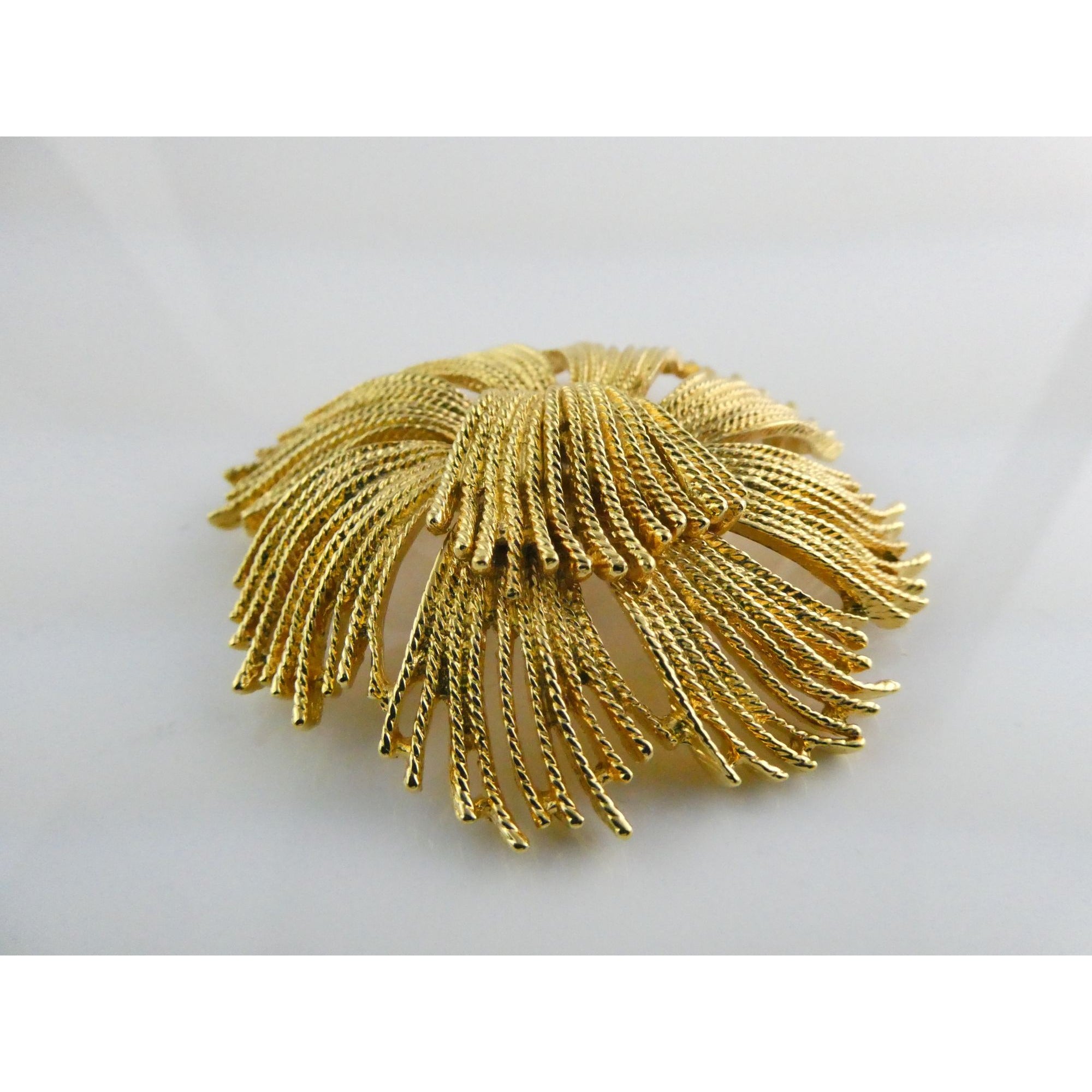 Vintage Monet Cordelia Gold Tone Wiry Round Statement Brooch Pin 38g 65mm Diam