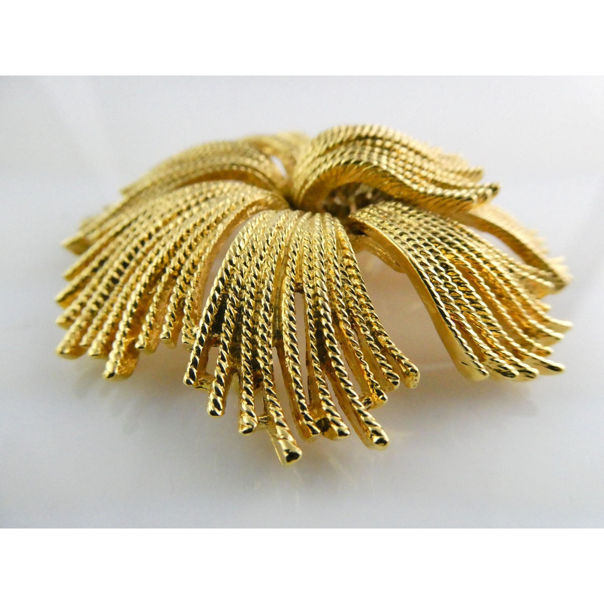 Vintage Monet Cordelia Gold Tone Wiry Round Statement Brooch Pin 38g 65mm Diam