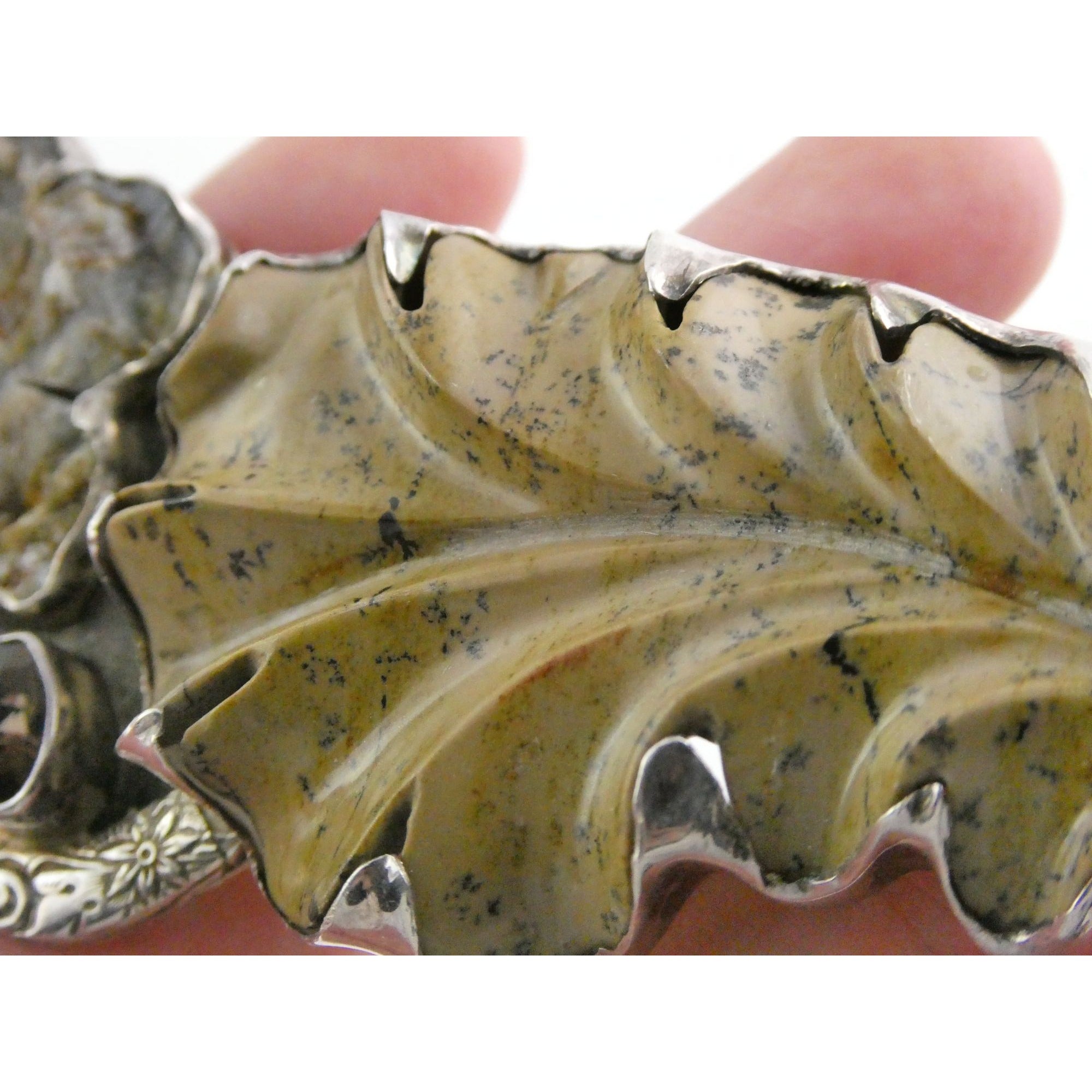 Amy Kahn Russell AKR Carved Jasper Leaf Agate Flower Sterling Silver Pin Pendant