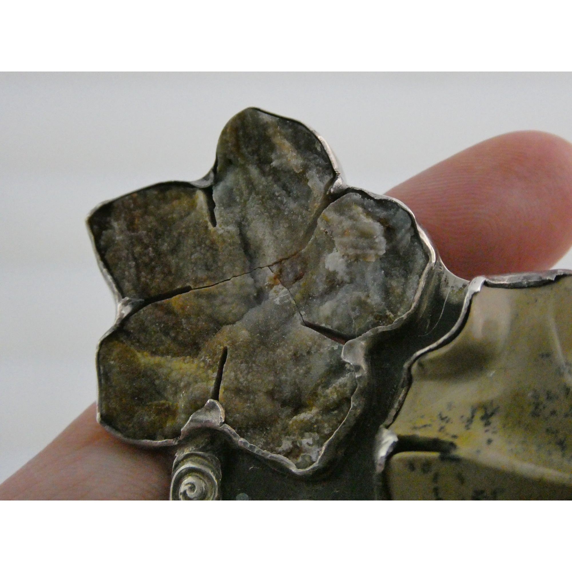 Amy Kahn Russell AKR Carved Jasper Leaf Agate Flower Sterling Silver Pin Pendant