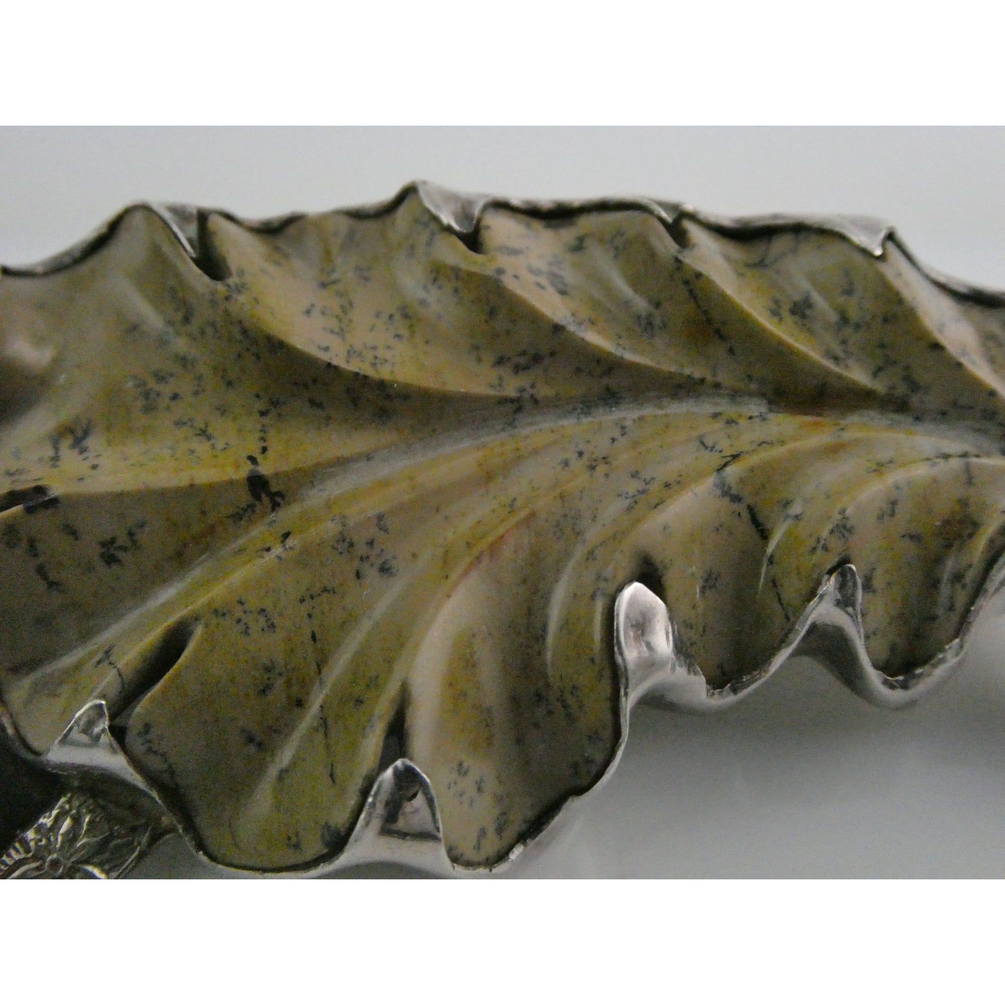 Amy Kahn Russell AKR Carved Jasper Leaf Agate Flower Sterling Silver Pin Pendant