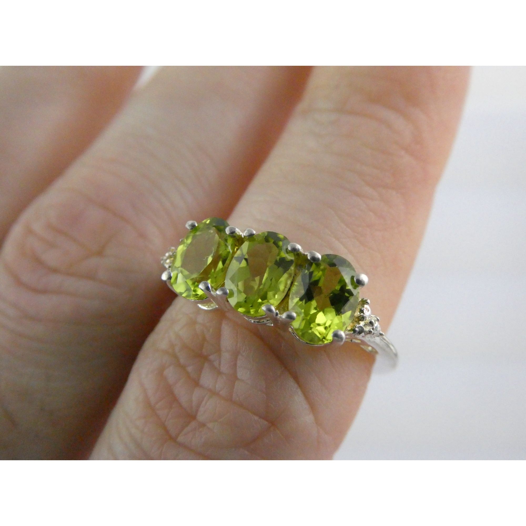 STS Sterling Silver Three Stone Green Peridot Ring Size 8 Weighs 2.6g