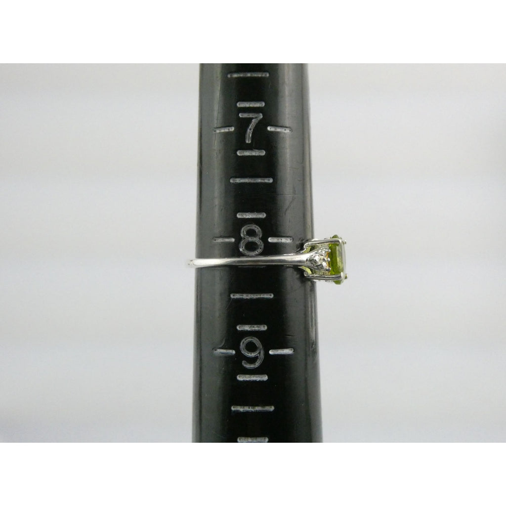 STS Sterling Silver Three Stone Green Peridot Ring Size 8 Weighs 2.6g