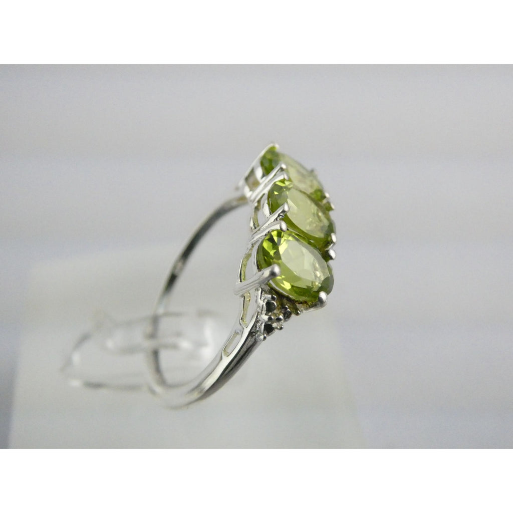 STS Sterling Silver Three Stone Green Peridot Ring Size 8 Weighs 2.6g