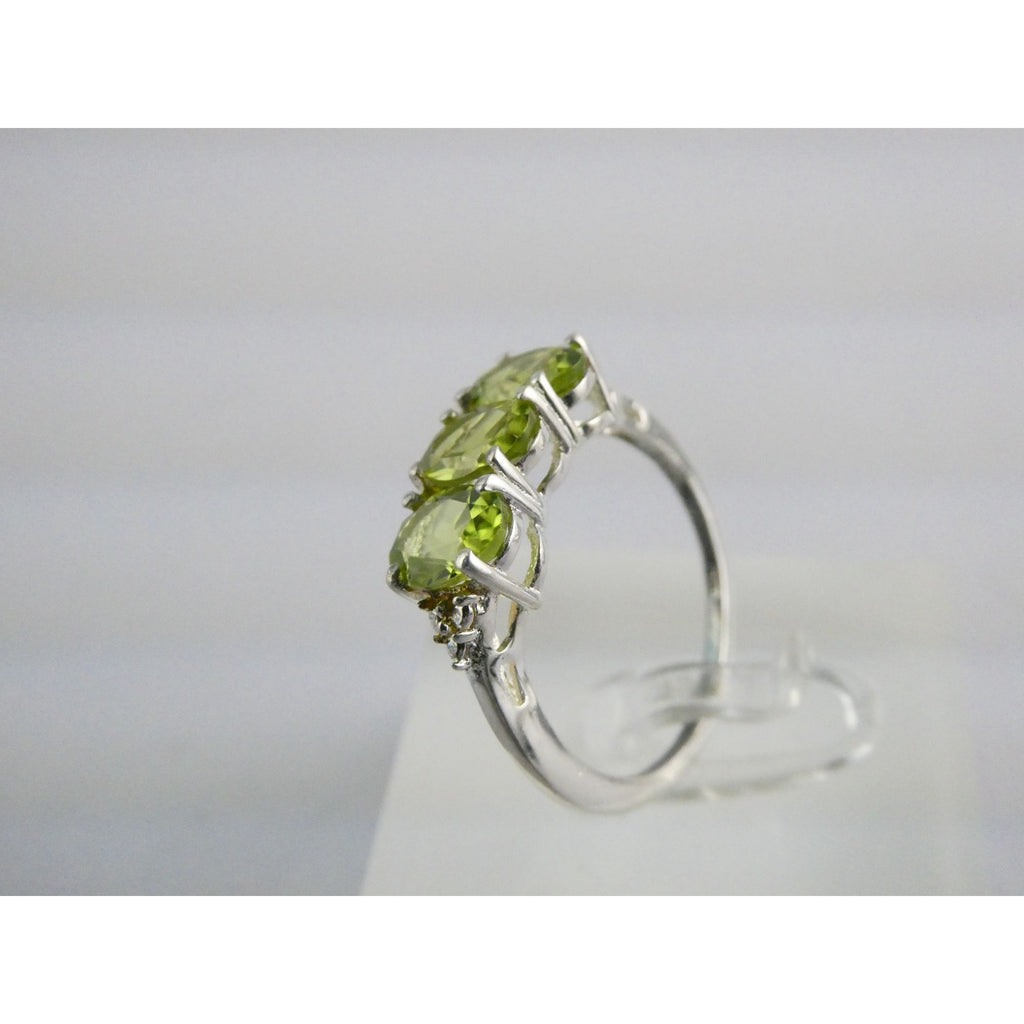 STS Sterling Silver Three Stone Green Peridot Ring Size 8 Weighs 2.6g