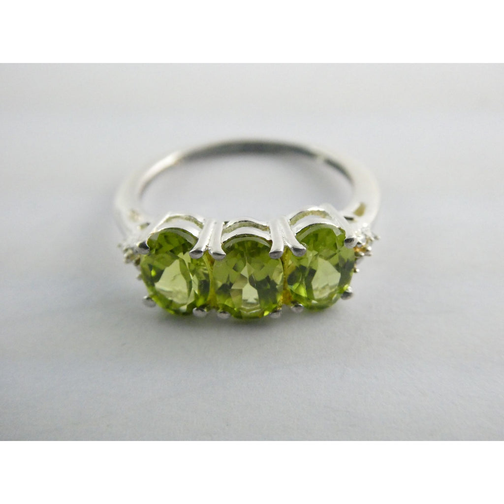 STS Sterling Silver Three Stone Green Peridot Ring Size 8 Weighs 2.6g