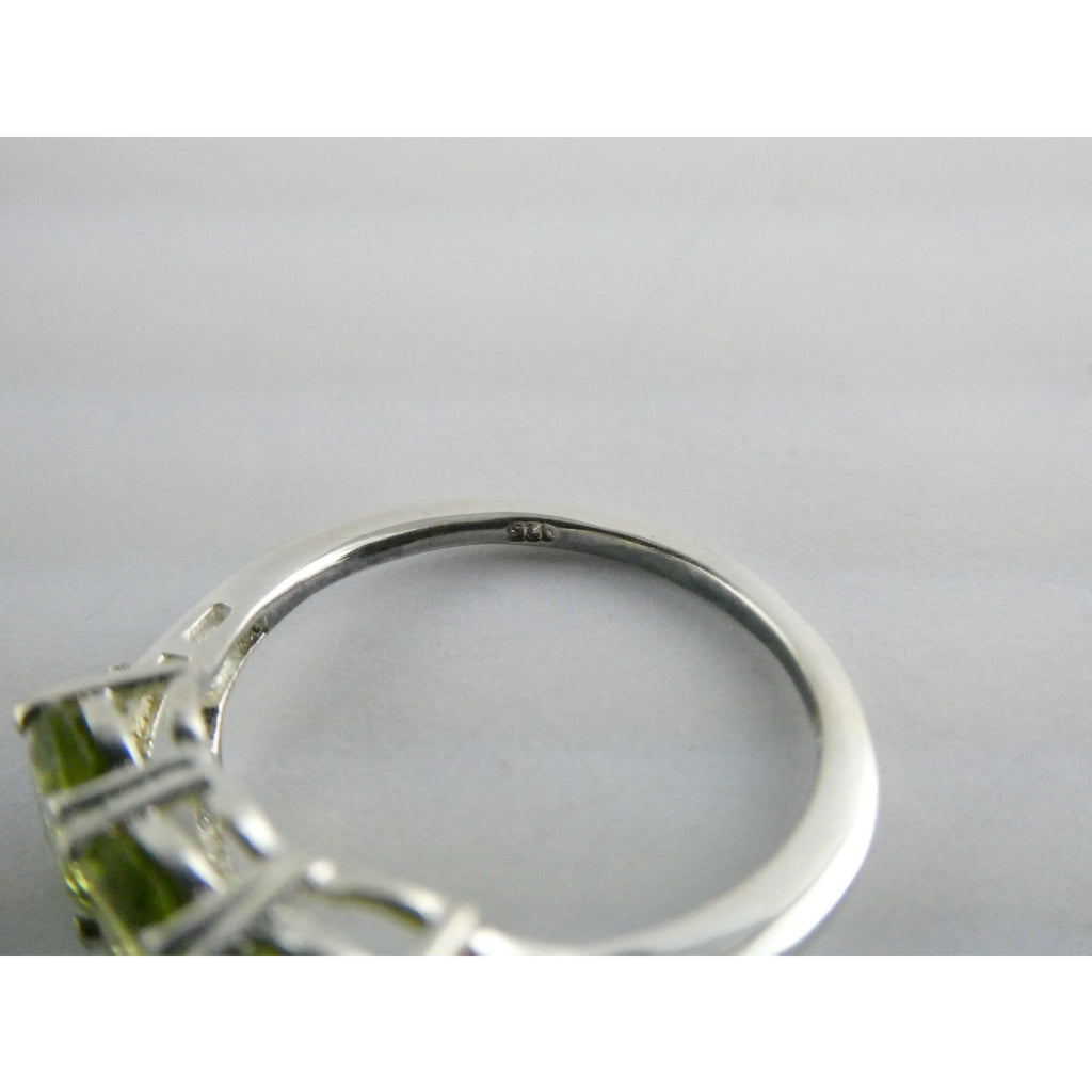 STS Sterling Silver Three Stone Green Peridot Ring Size 8 Weighs 2.6g