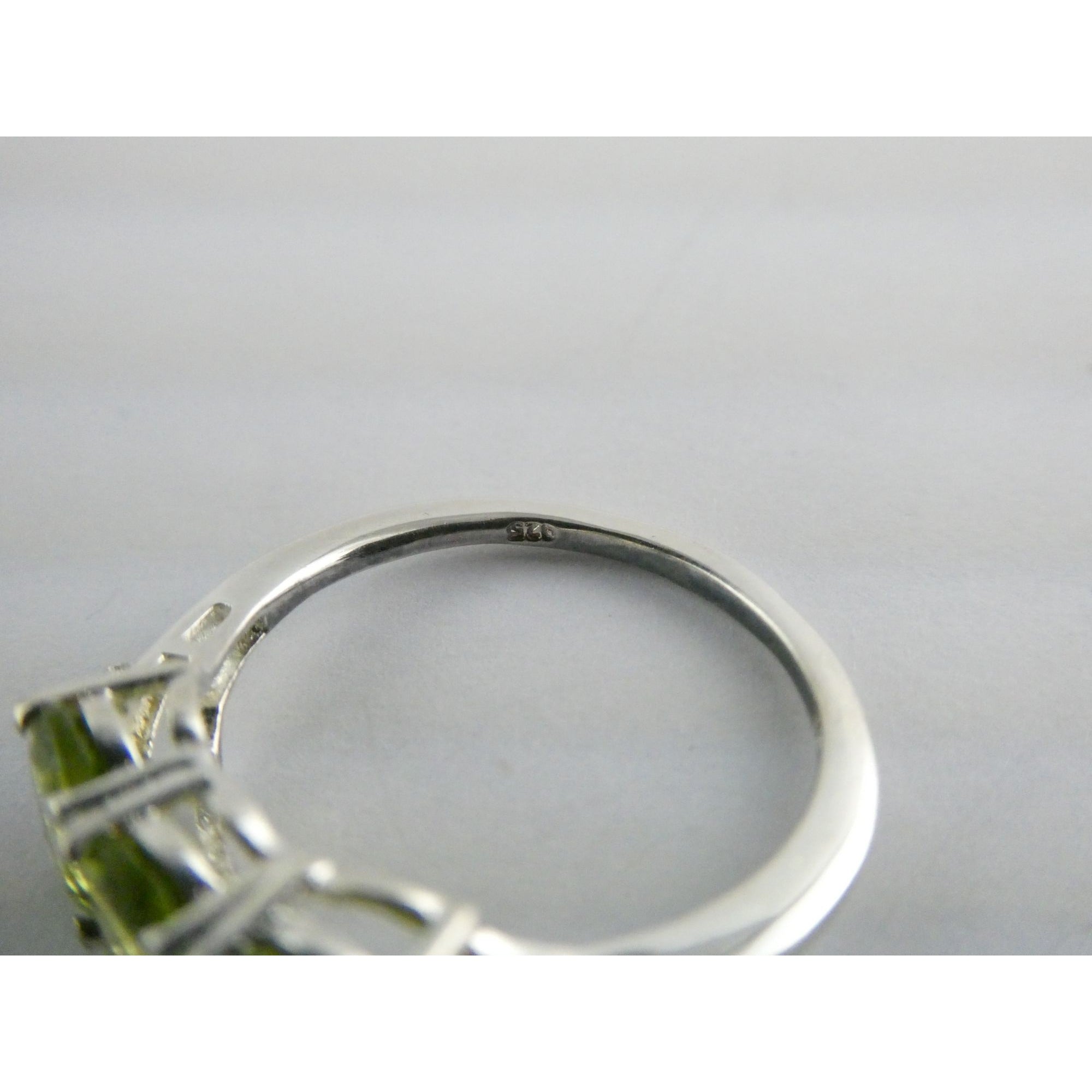 STS Sterling Silver Three Stone Green Peridot Ring Size 8 Weighs 2.6g