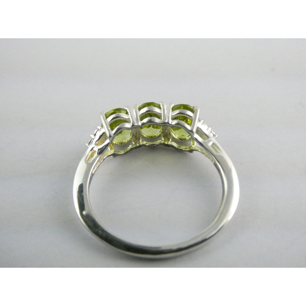 STS Sterling Silver Three Stone Green Peridot Ring Size 8 Weighs 2.6g