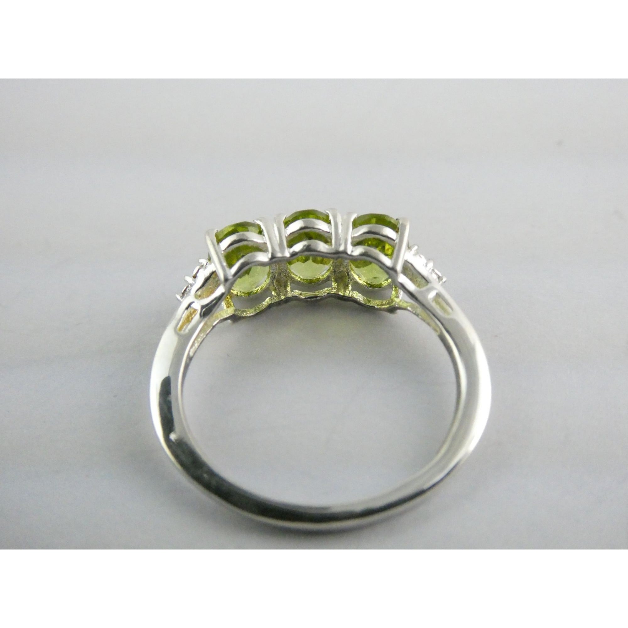 STS Sterling Silver Three Stone Green Peridot Ring Size 8 Weighs 2.6g