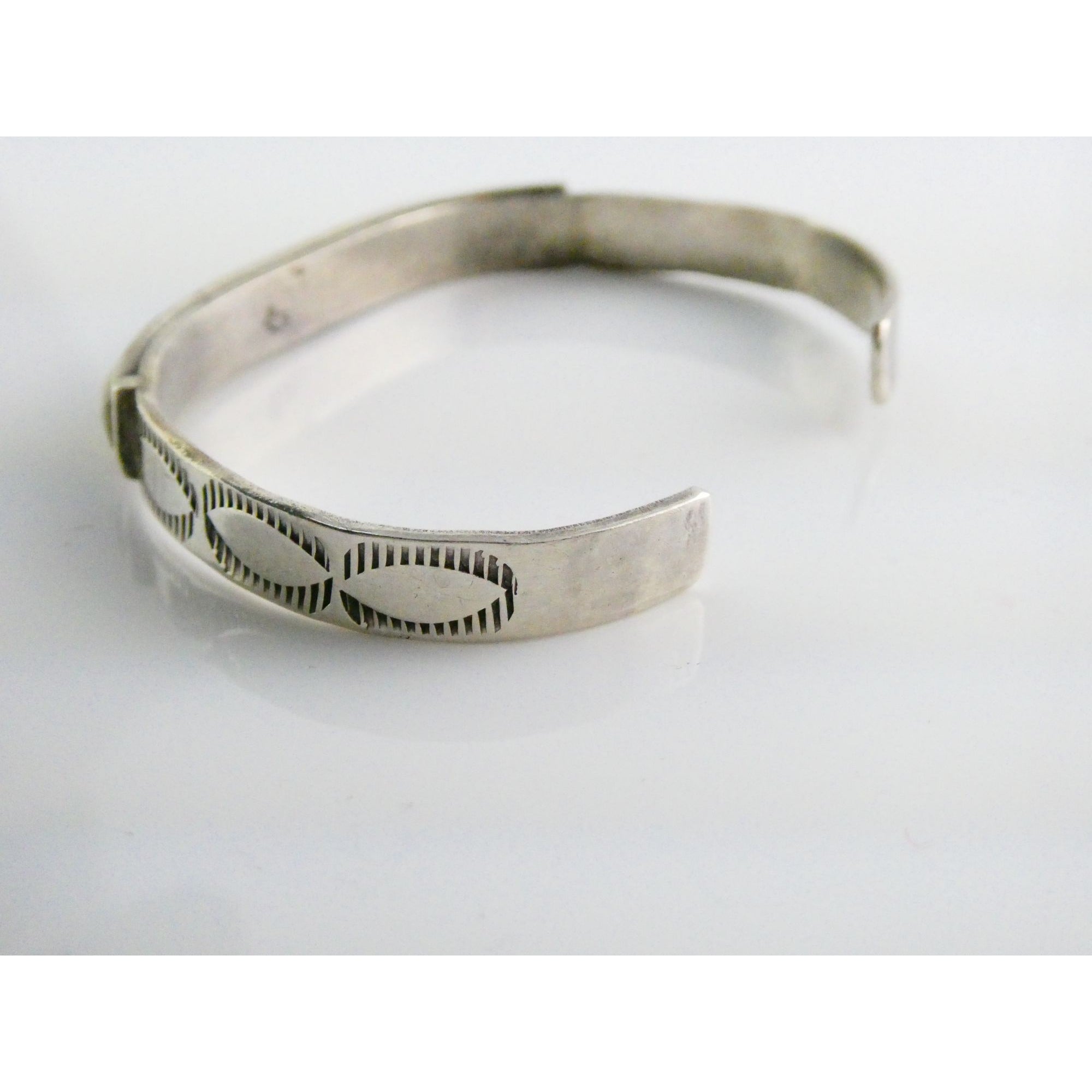 Vintage Southwestern Unmarked Sterling Silver Turquoise Onyx MOP Cuff Bracelet