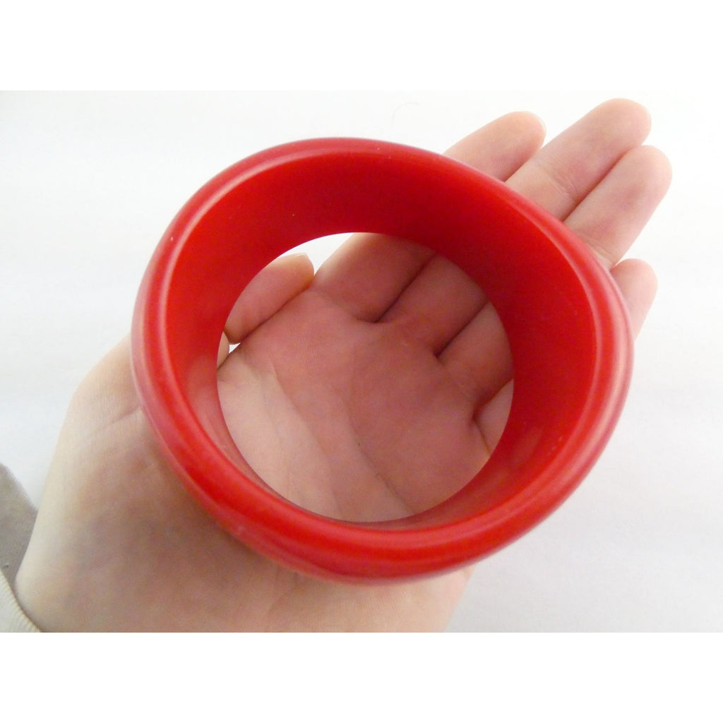 Vintage Wavy Plastic Red Chunky Bangle Bracelet 7.5 Inch 74.3g Weight