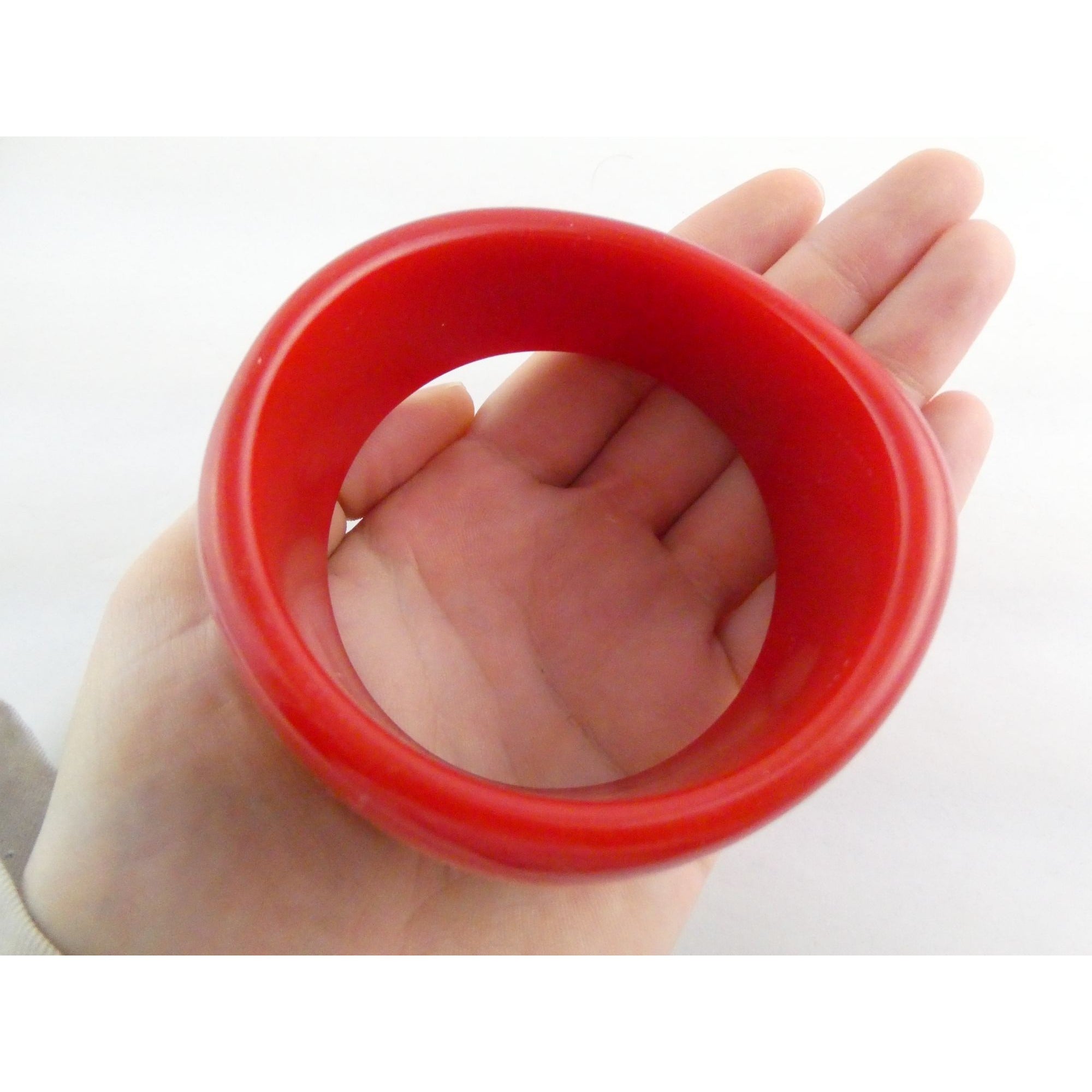 Vintage Wavy Plastic Red Chunky Bangle Bracelet 7.5 Inch 74.3g Weight