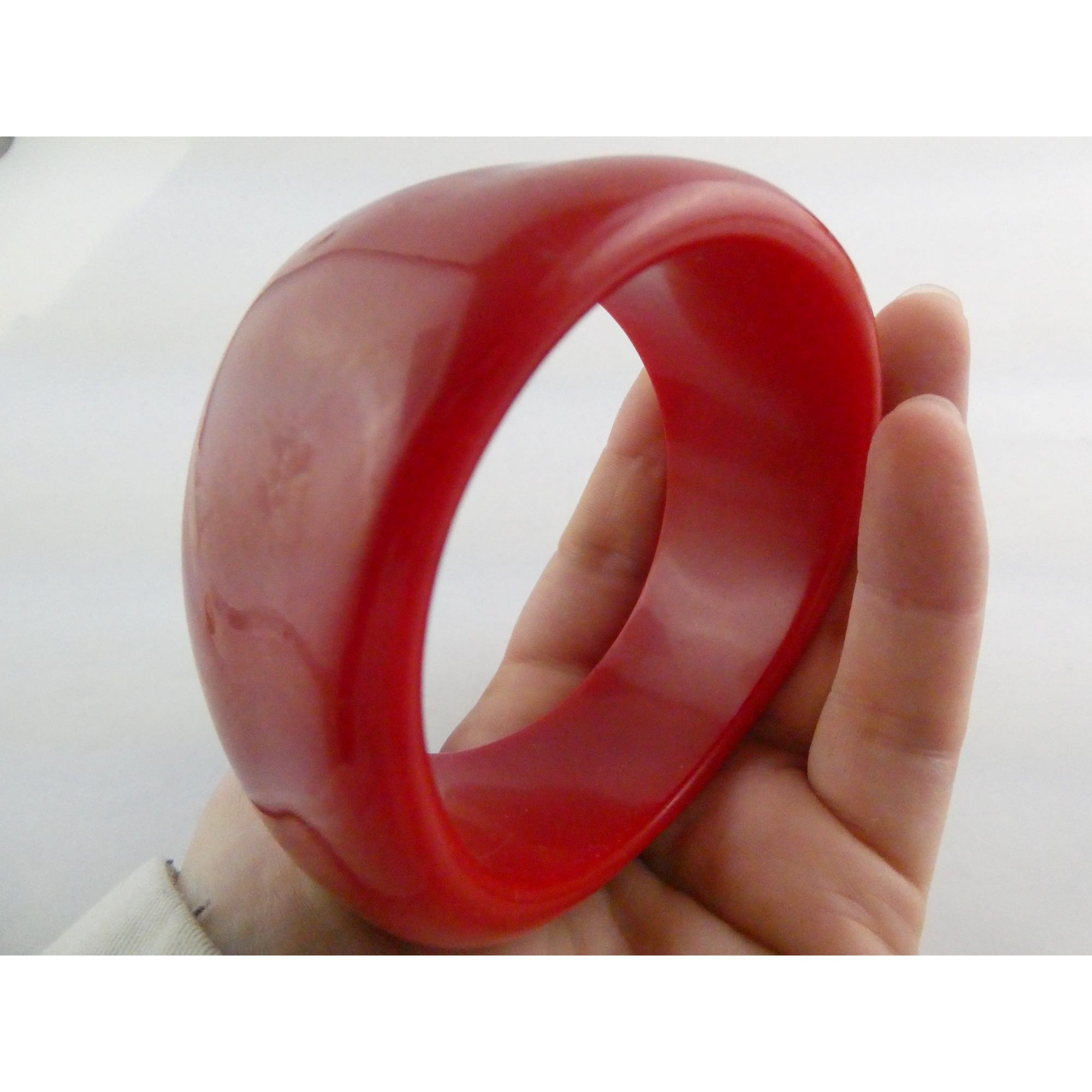 Vintage Wavy Plastic Red Chunky Bangle Bracelet 7.5 Inch 74.3g Weight