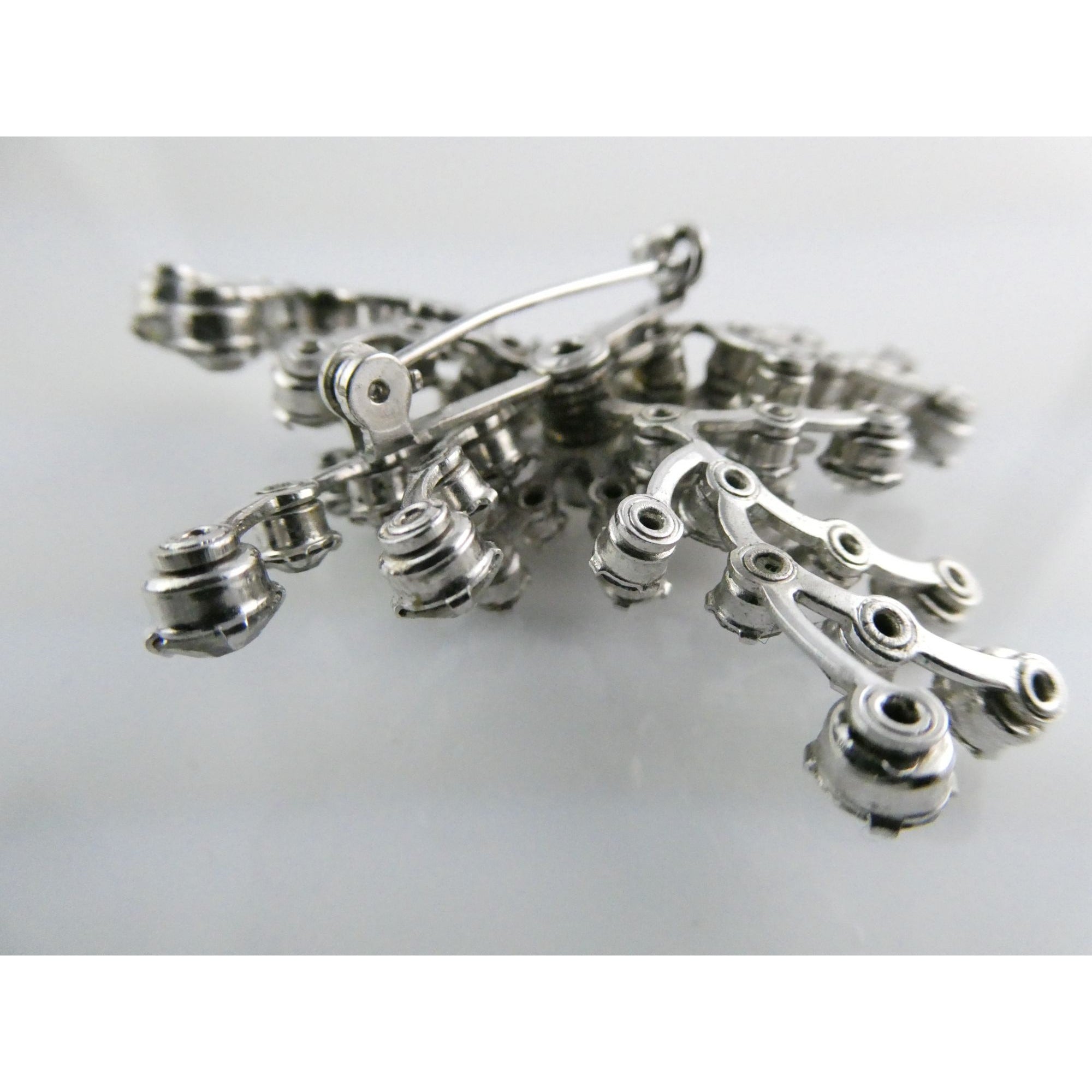 Vintage Unsigned Silver Tone Metal White Rhinestone Cluster Pin Brooch 12g 52mm