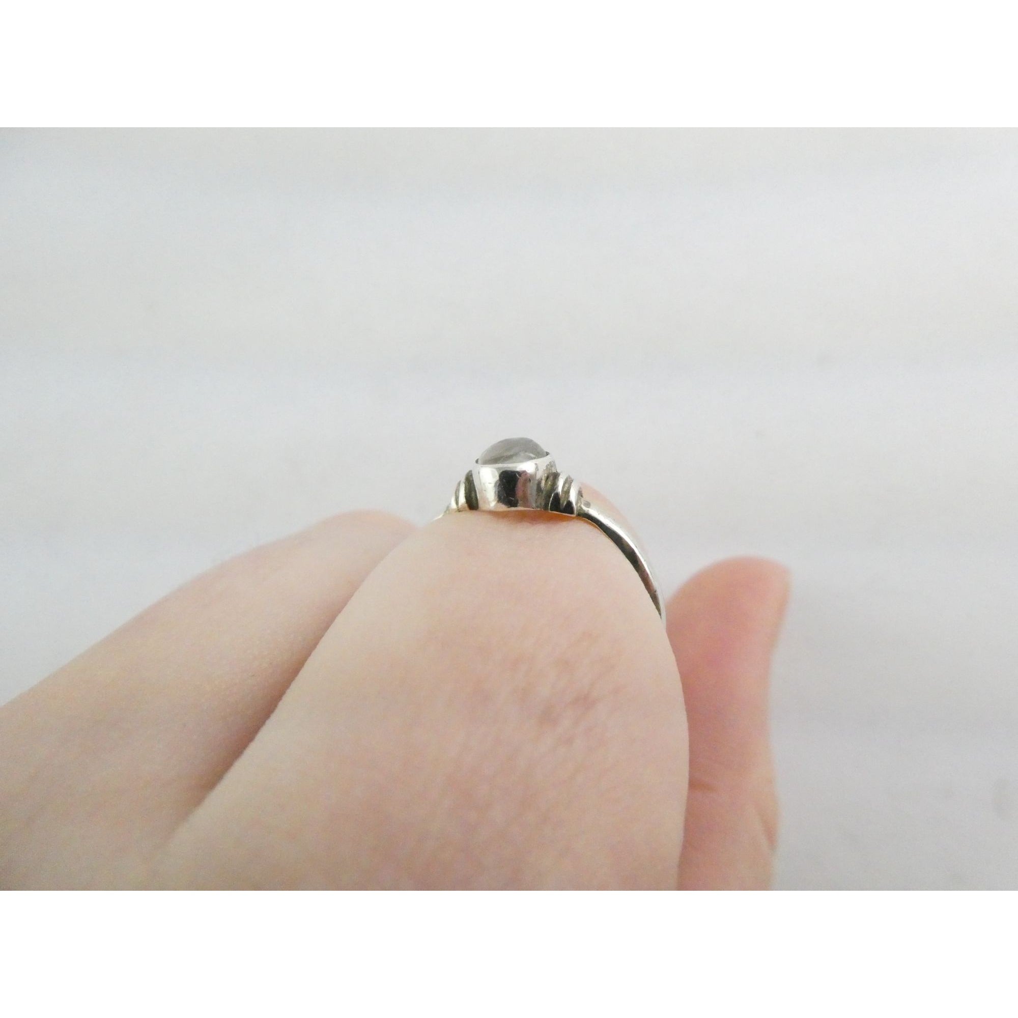 Sterling Silver Clear Moonstone Cabochon Ring Slight Blue Flash Size 6.75 1.8g