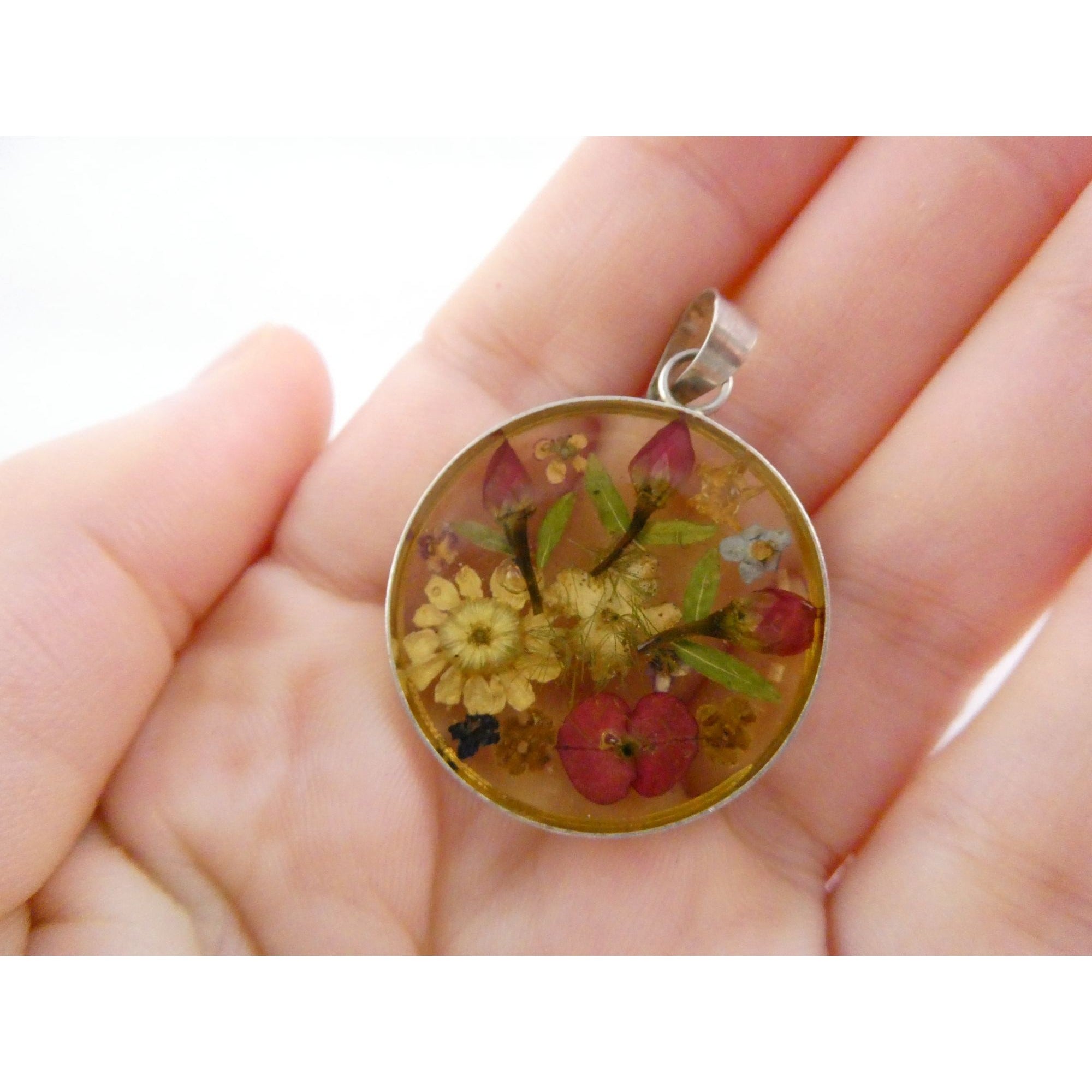Sterling Silver Resin Encased Dried Flowers Circle Pendant 5.5g 39mm Length