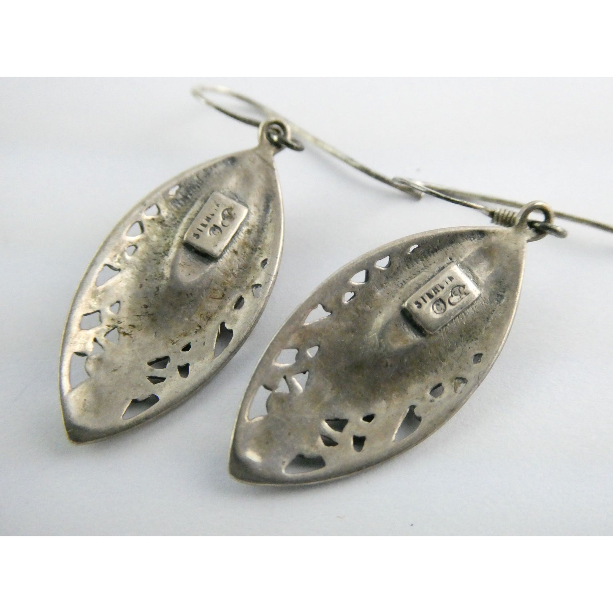 Vintage Silver Cloud Sterling Silver MOP Shell Pointed Oval Dangling Earrings 7g