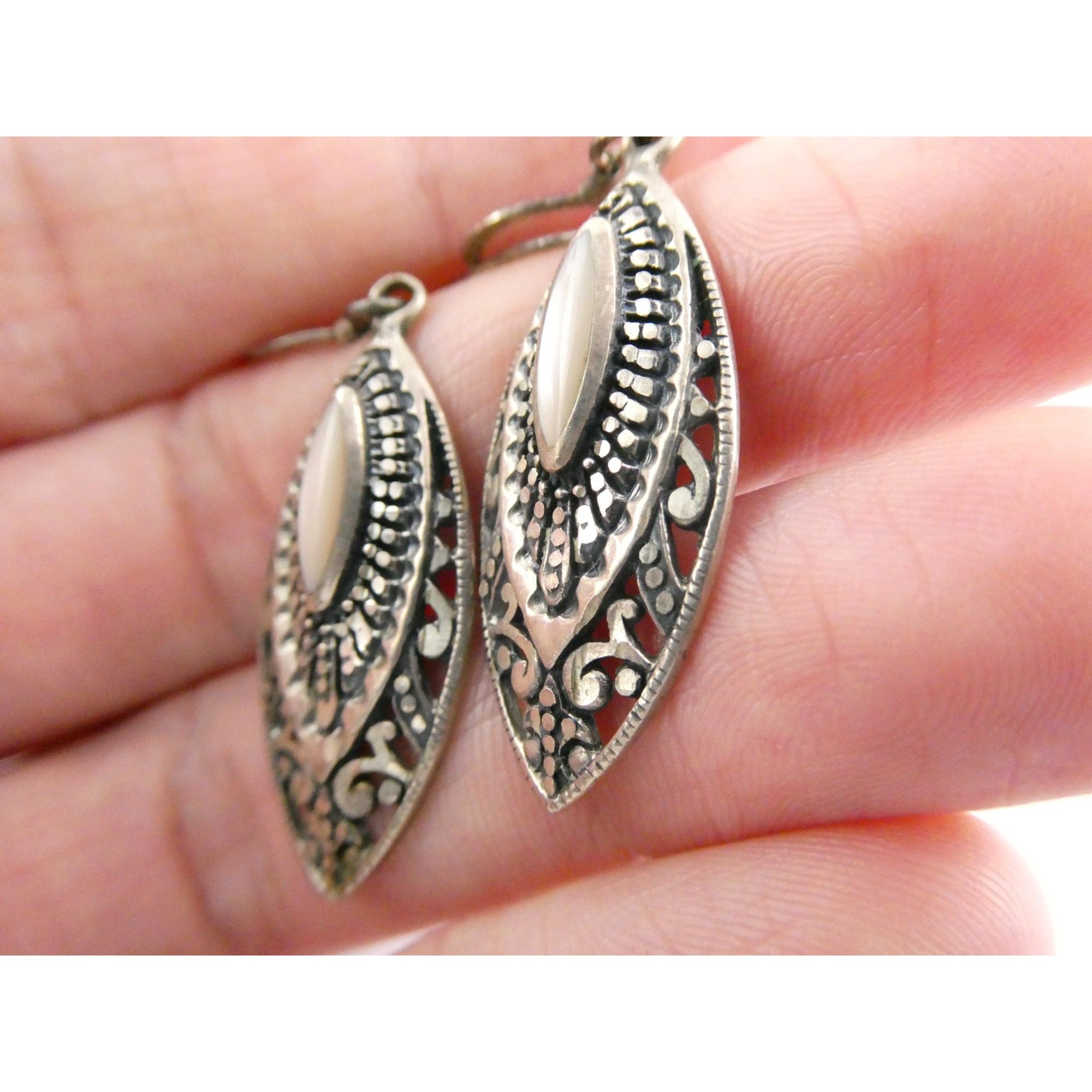 Vintage Silver Cloud Sterling Silver MOP Shell Pointed Oval Dangling Earrings 7g