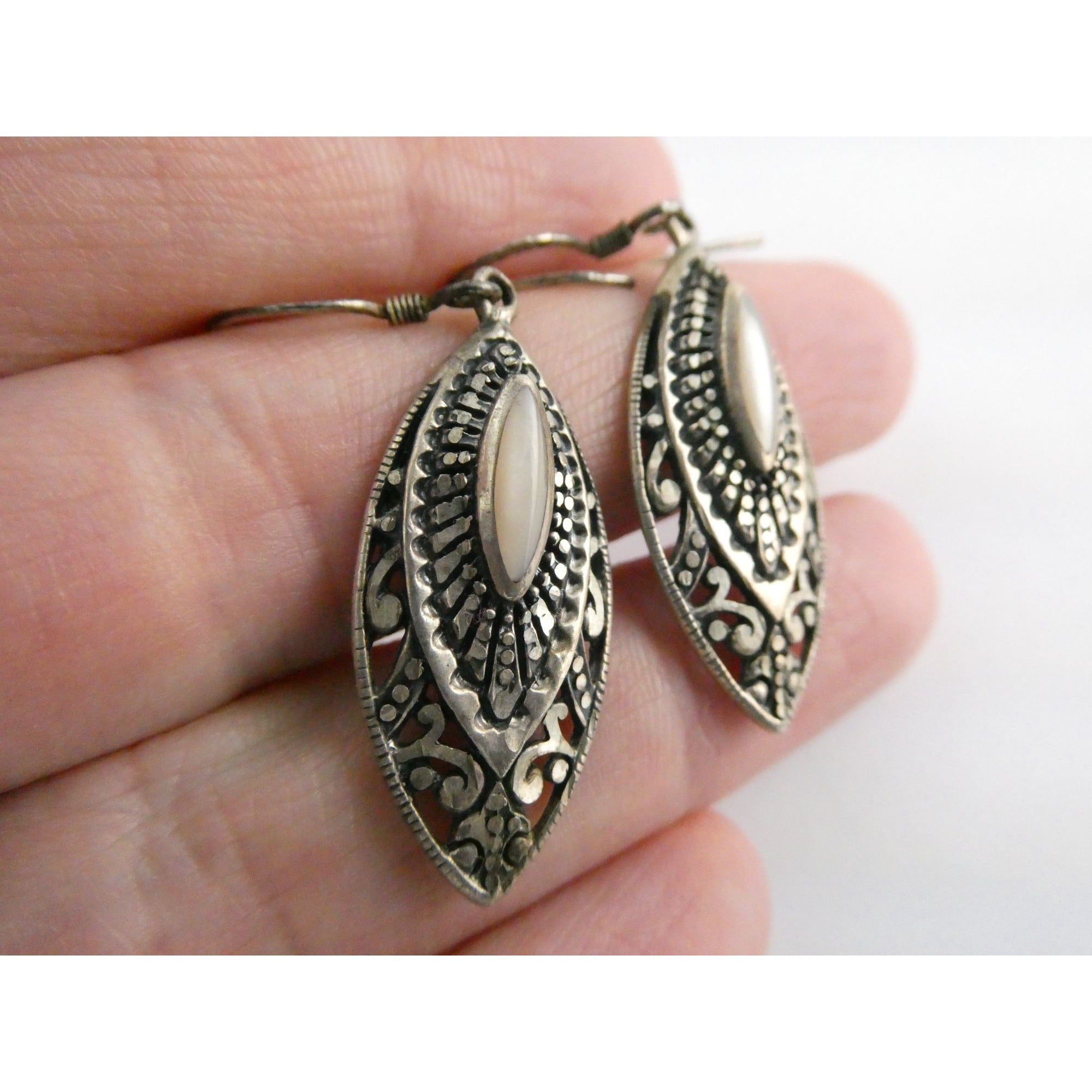 Vintage Silver Cloud Sterling Silver MOP Shell Pointed Oval Dangling Earrings 7g