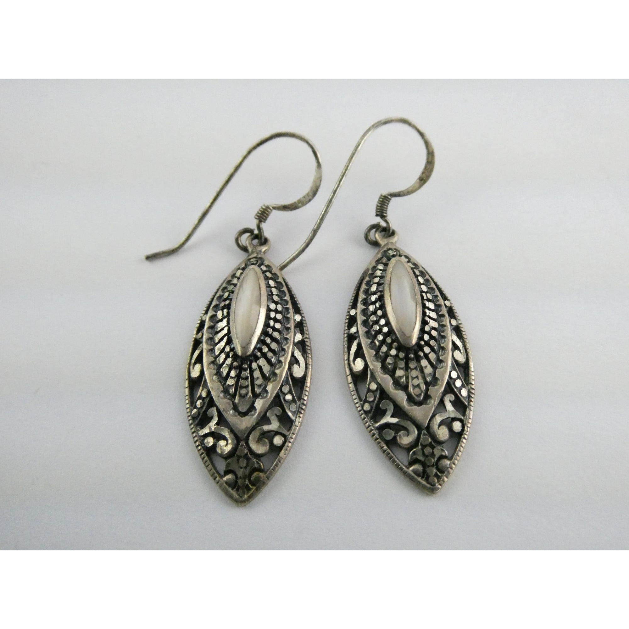 Vintage Silver Cloud Sterling Silver MOP Shell Pointed Oval Dangling Earrings 7g