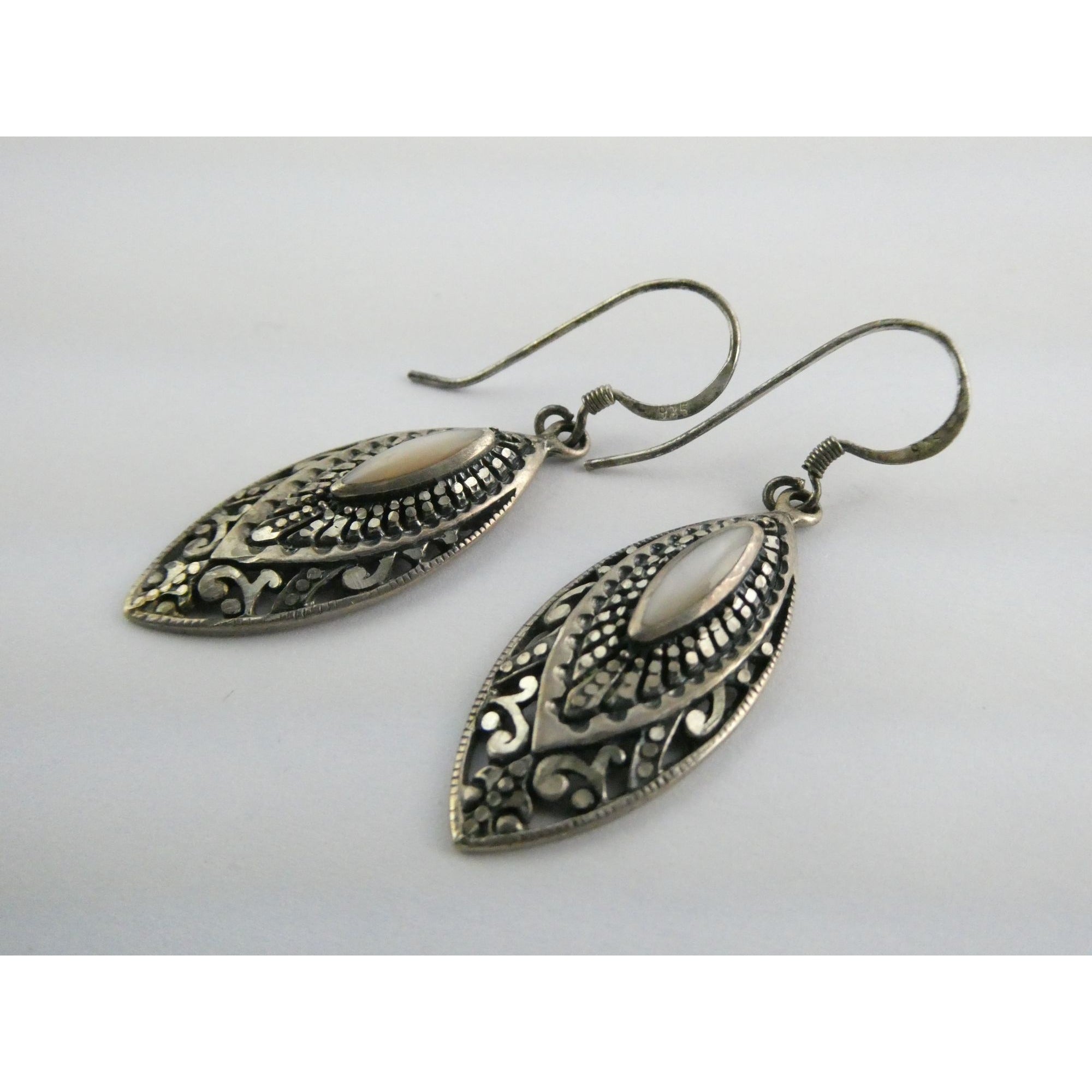Vintage Silver Cloud Sterling Silver MOP Shell Pointed Oval Dangling Earrings 7g