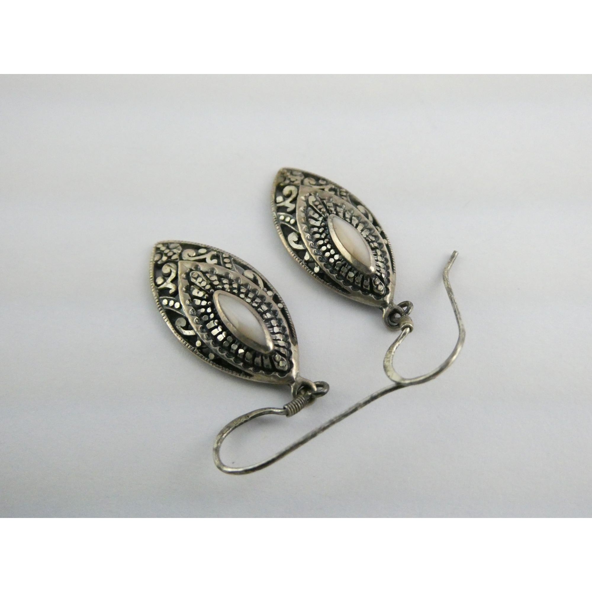Vintage Silver Cloud Sterling Silver MOP Shell Pointed Oval Dangling Earrings 7g
