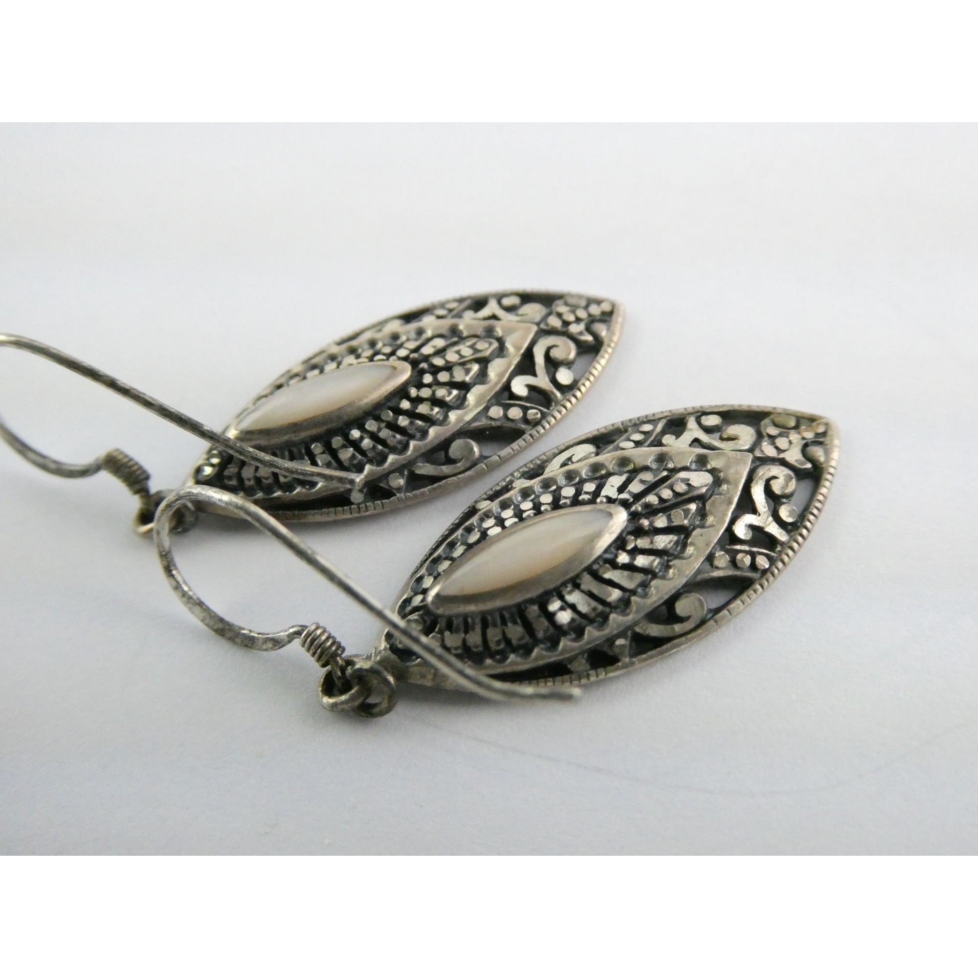 Vintage Silver Cloud Sterling Silver MOP Shell Pointed Oval Dangling Earrings 7g