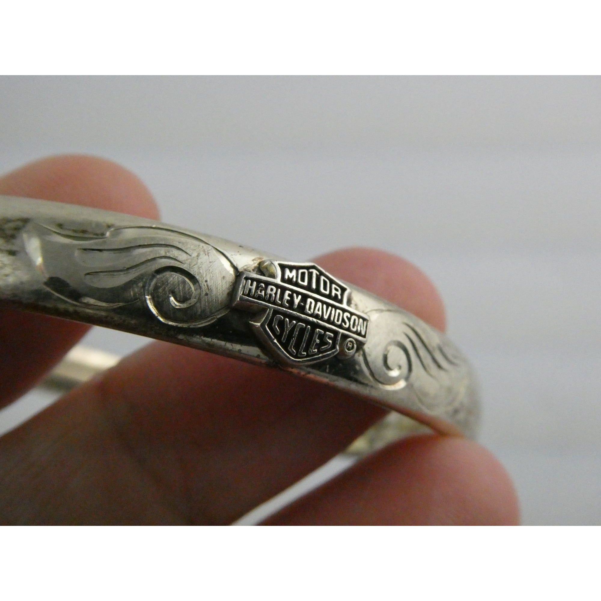 Harley Davidson Sterling Silver Etched Wings Bangle Bracelet 14.3g 7.5 Inches
