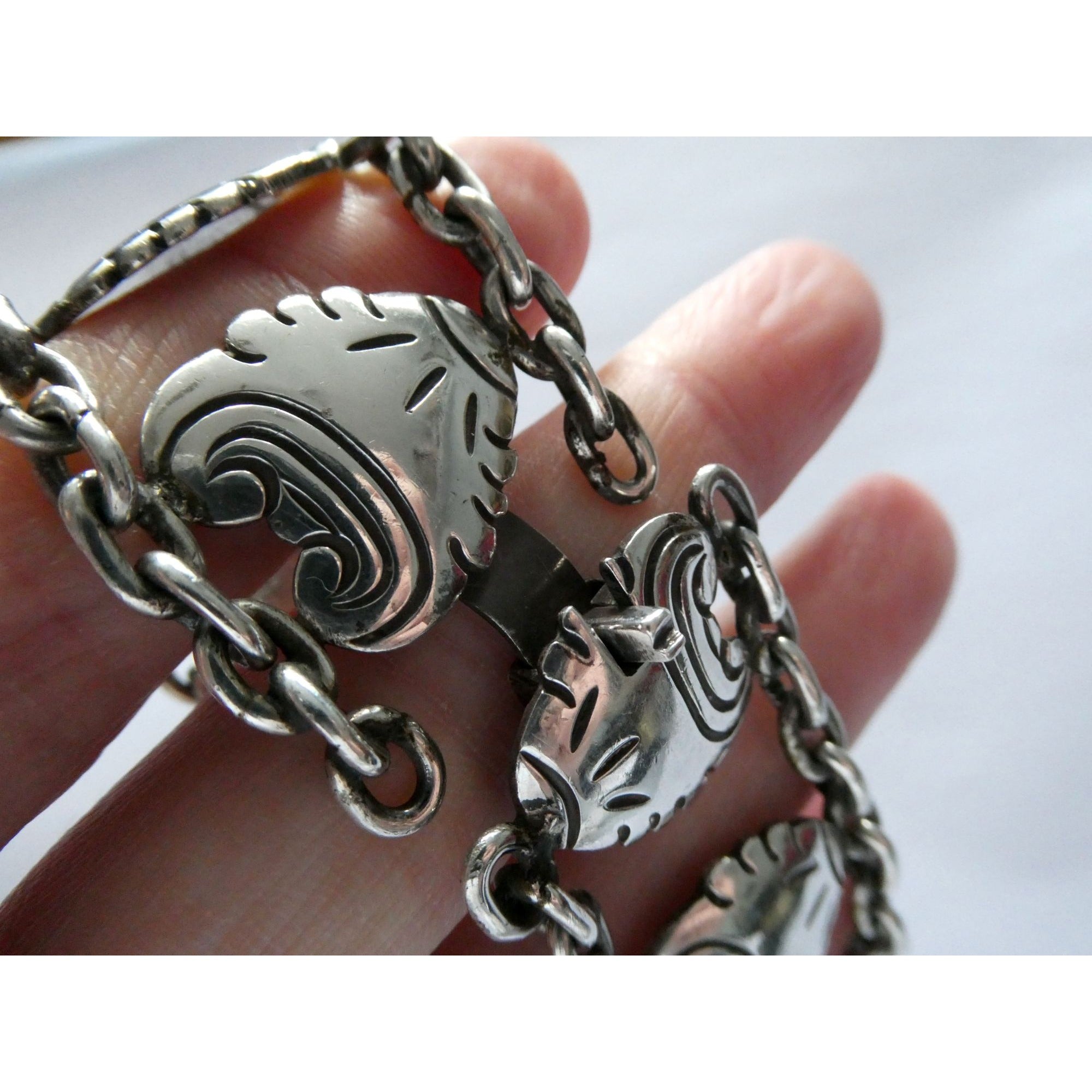 Hector Aquilar 940 Sterling Silver Medallion Link Bracelet Mexico 6 3/8 Inches